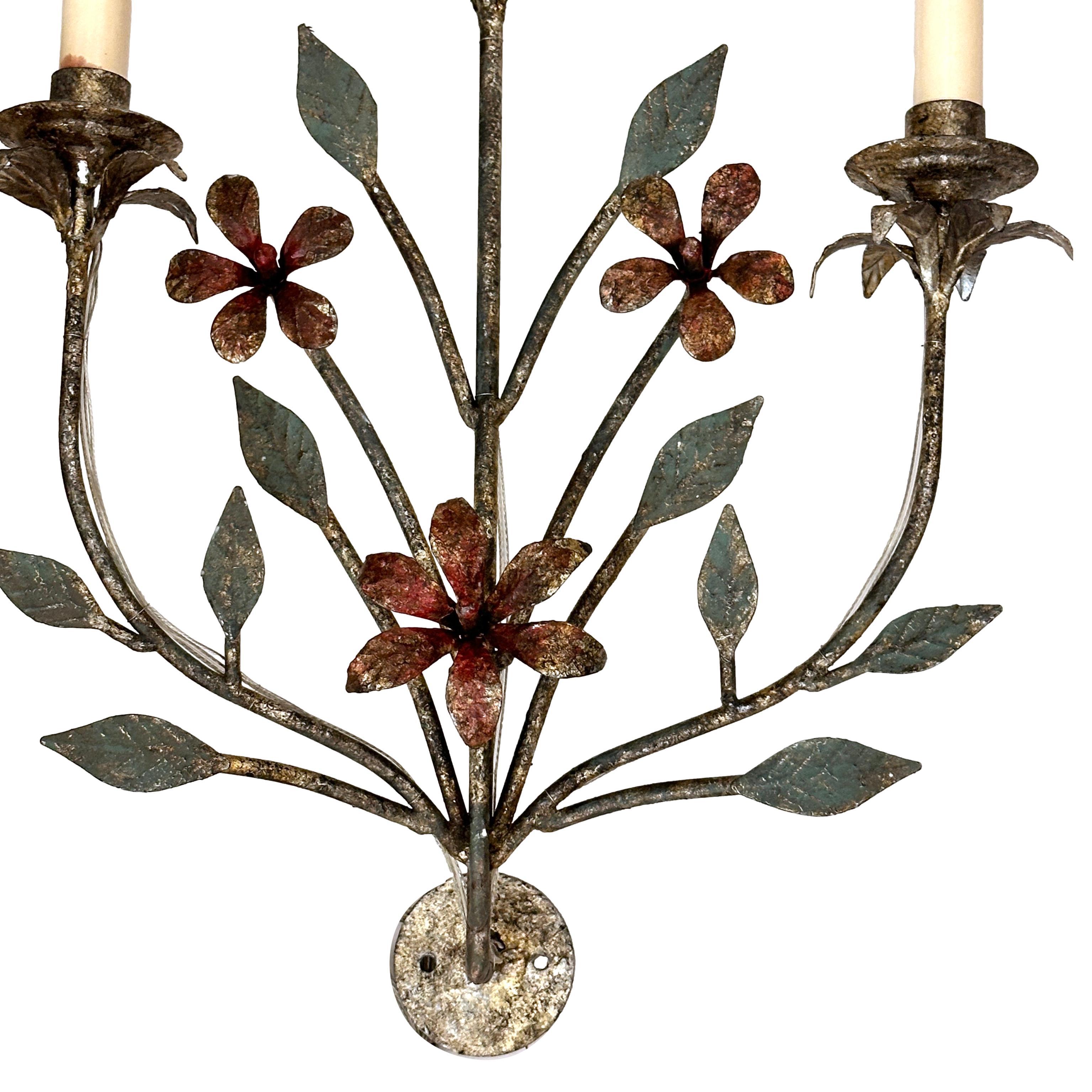 Pair of Vintage Italian Foliage Sconces In Good Condition For Sale In New York, NY