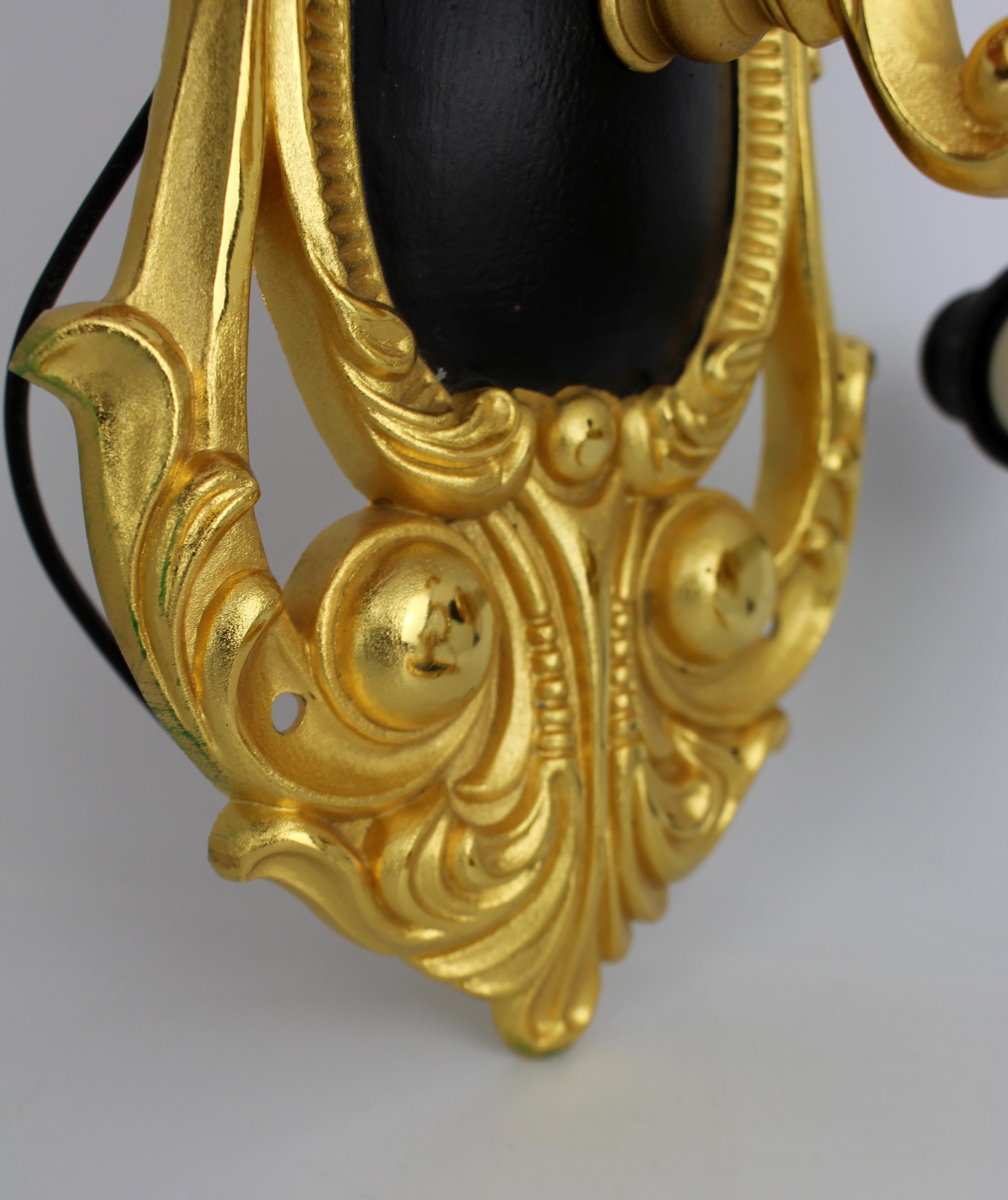 Coppia di applique italiane d'epoca in metallo dorato in vendita 5