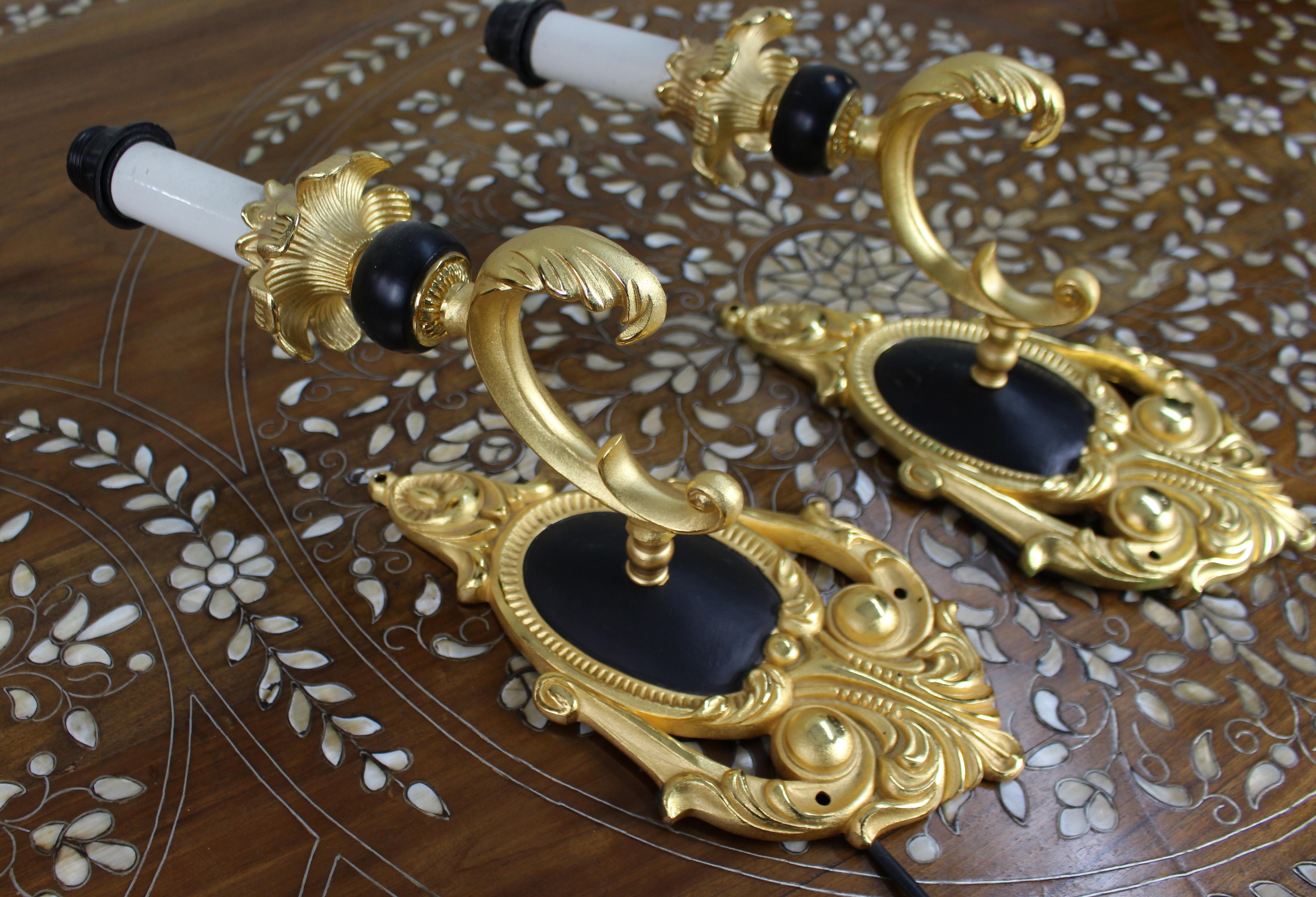 Coppia di applique italiane d'epoca in metallo dorato In condizioni buone in vendita a Worcester, GB