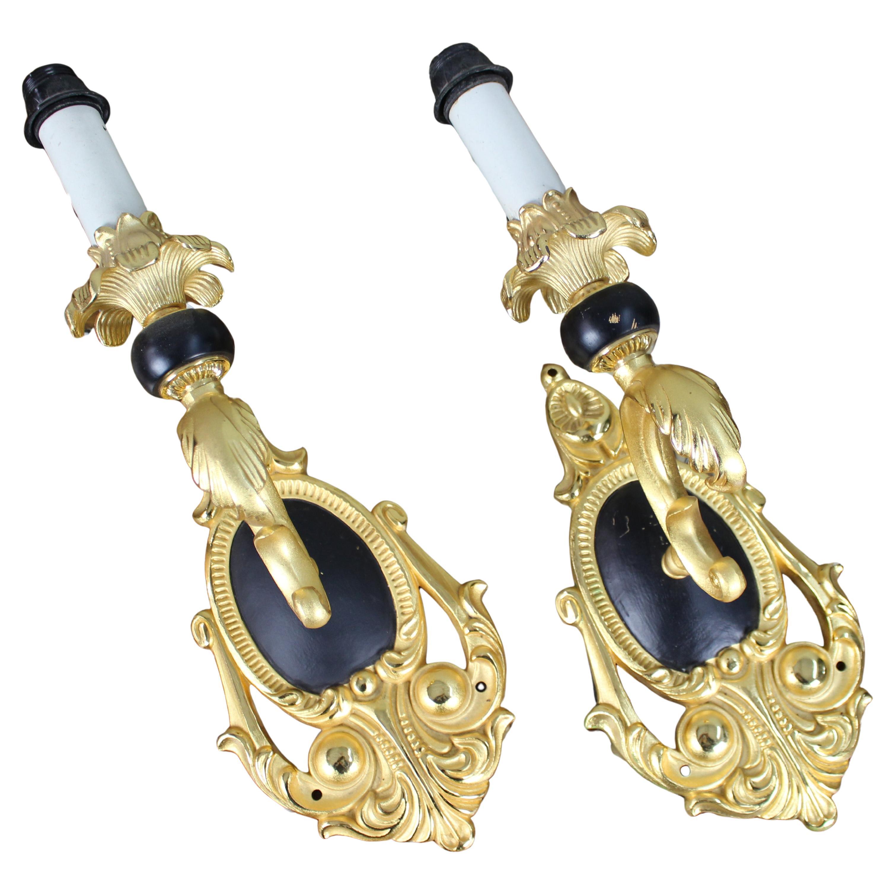 Coppia di applique italiane d
epoca in metallo dorato in vendita