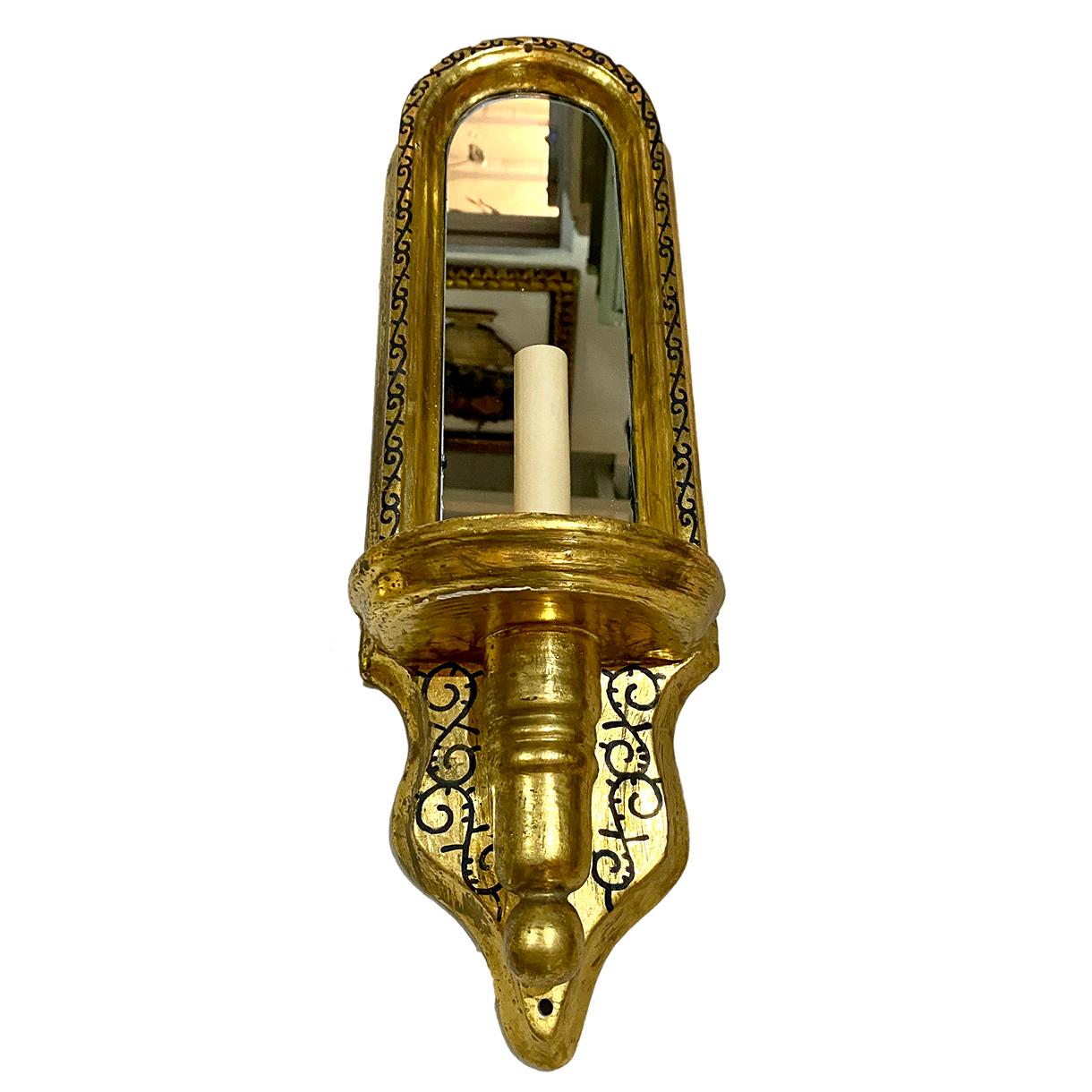 Hand-Carved Pair of Vintage Italian Gilt Wood Sconces For Sale