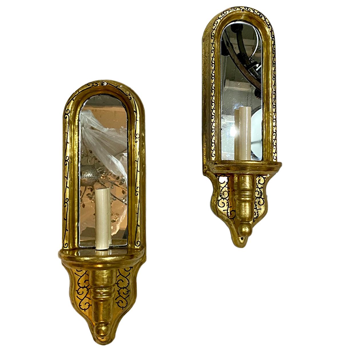 Pair of Vintage Italian Gilt Wood Sconces In Good Condition For Sale In New York, NY