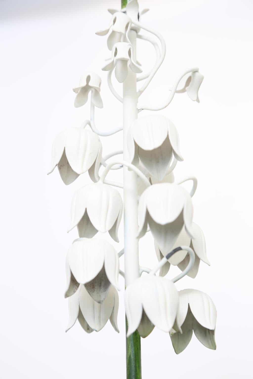 Coppia di lampade floreali in ferro Vintage Italian Lamps In condizioni buone in vendita a West Palm Beach, FL