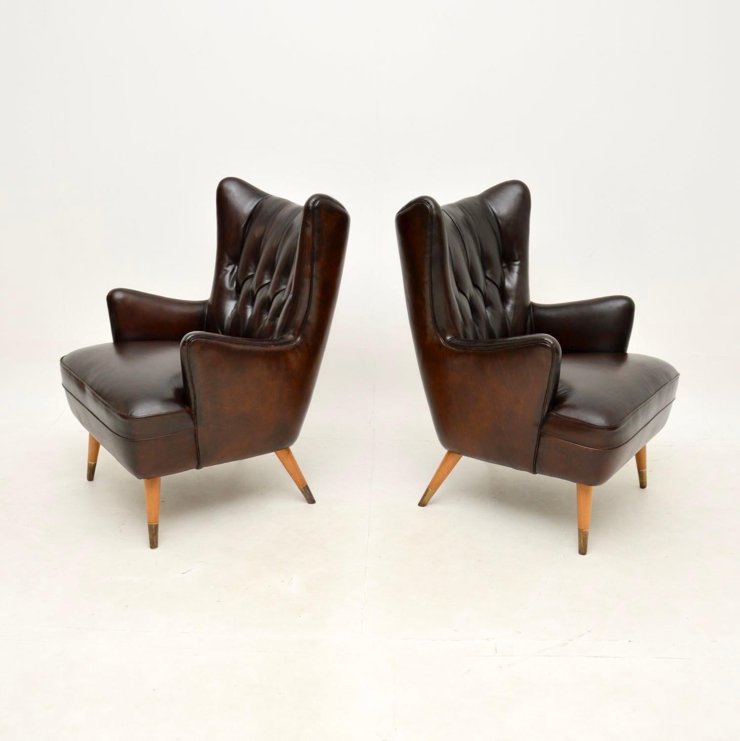 Pair of Vintage Italian Leather Wing Back Armchairs In Good Condition For Sale In London, GB