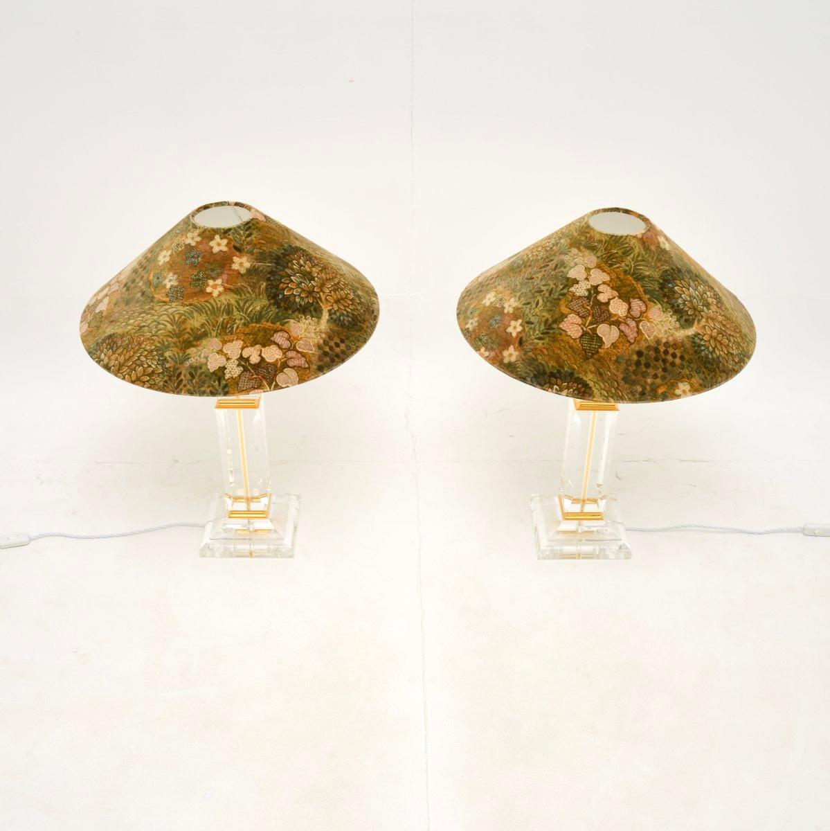 A very stylish and extremely well made pair of vintage Italian Lucite table lamps, dating from the 1970’s.

They are of outstanding quality, they are impressive and large. The frames have a gorgeous design with a thick Lucite structure and gold