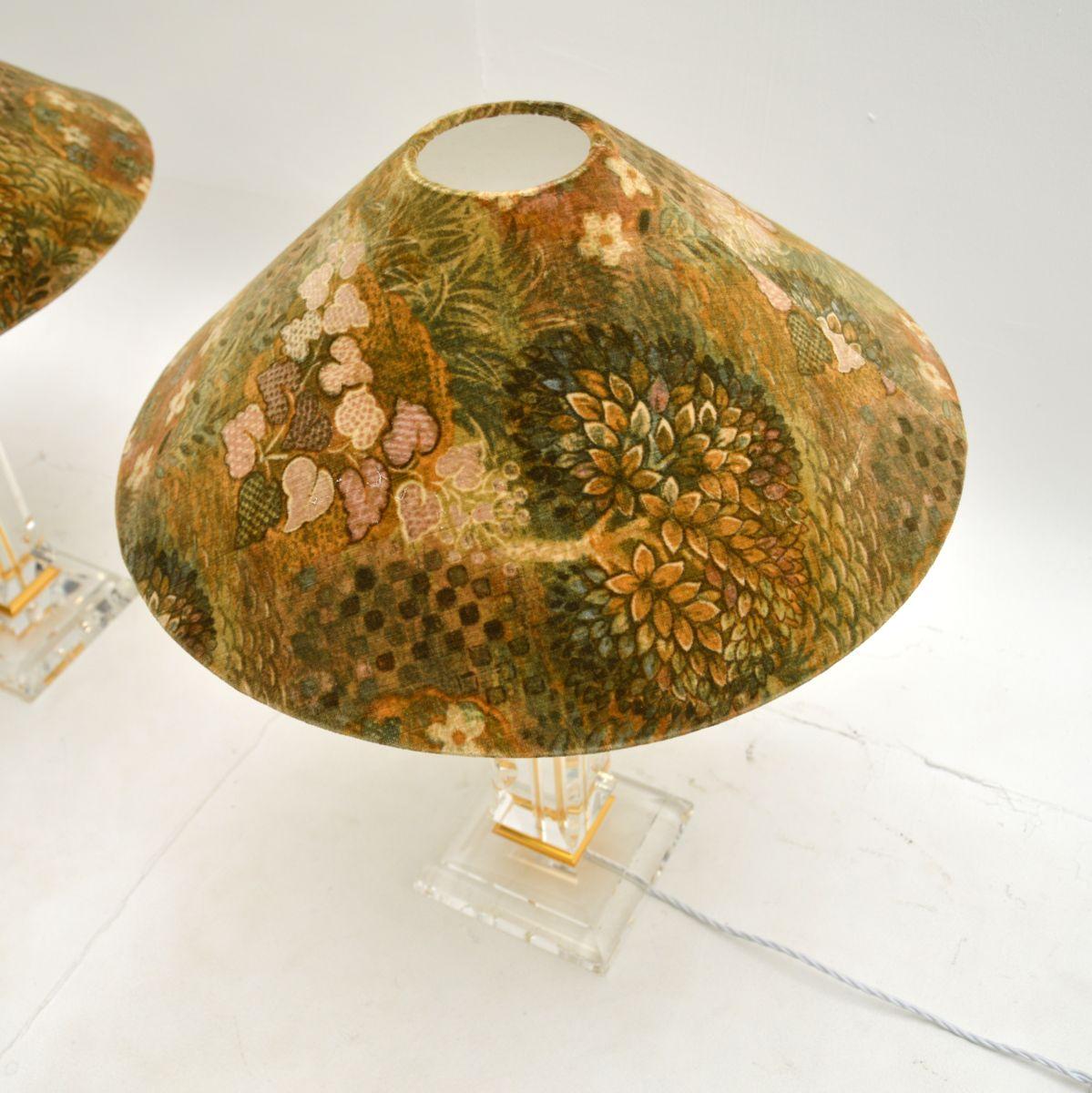 Pair of Vintage Italian Lucite Table Lamps In Good Condition For Sale In London, GB