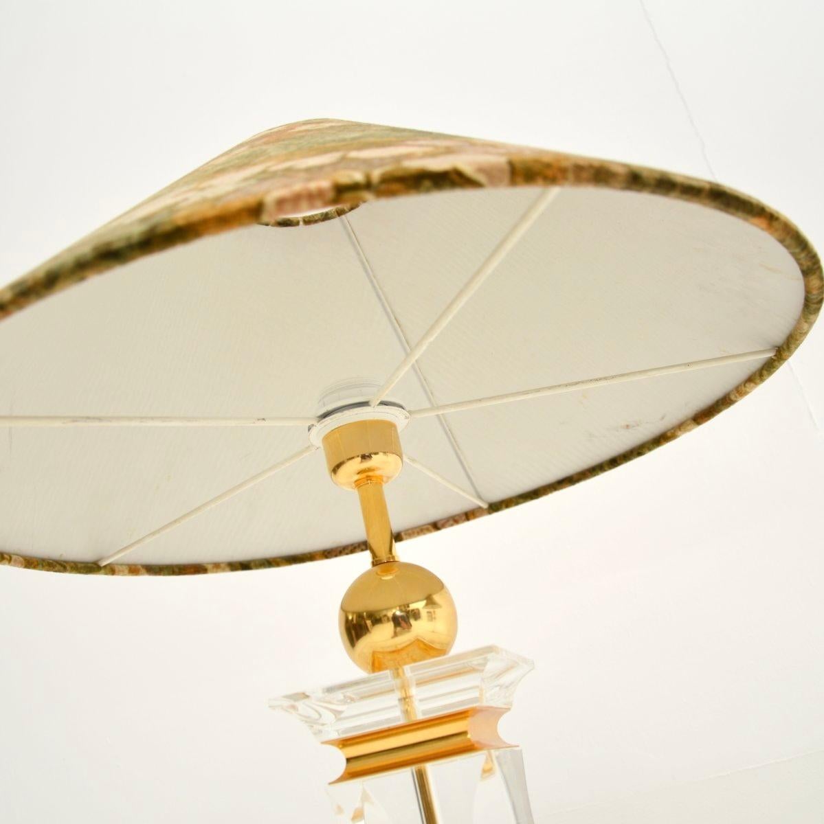 Late 20th Century Pair of Vintage Italian Lucite Table Lamps For Sale