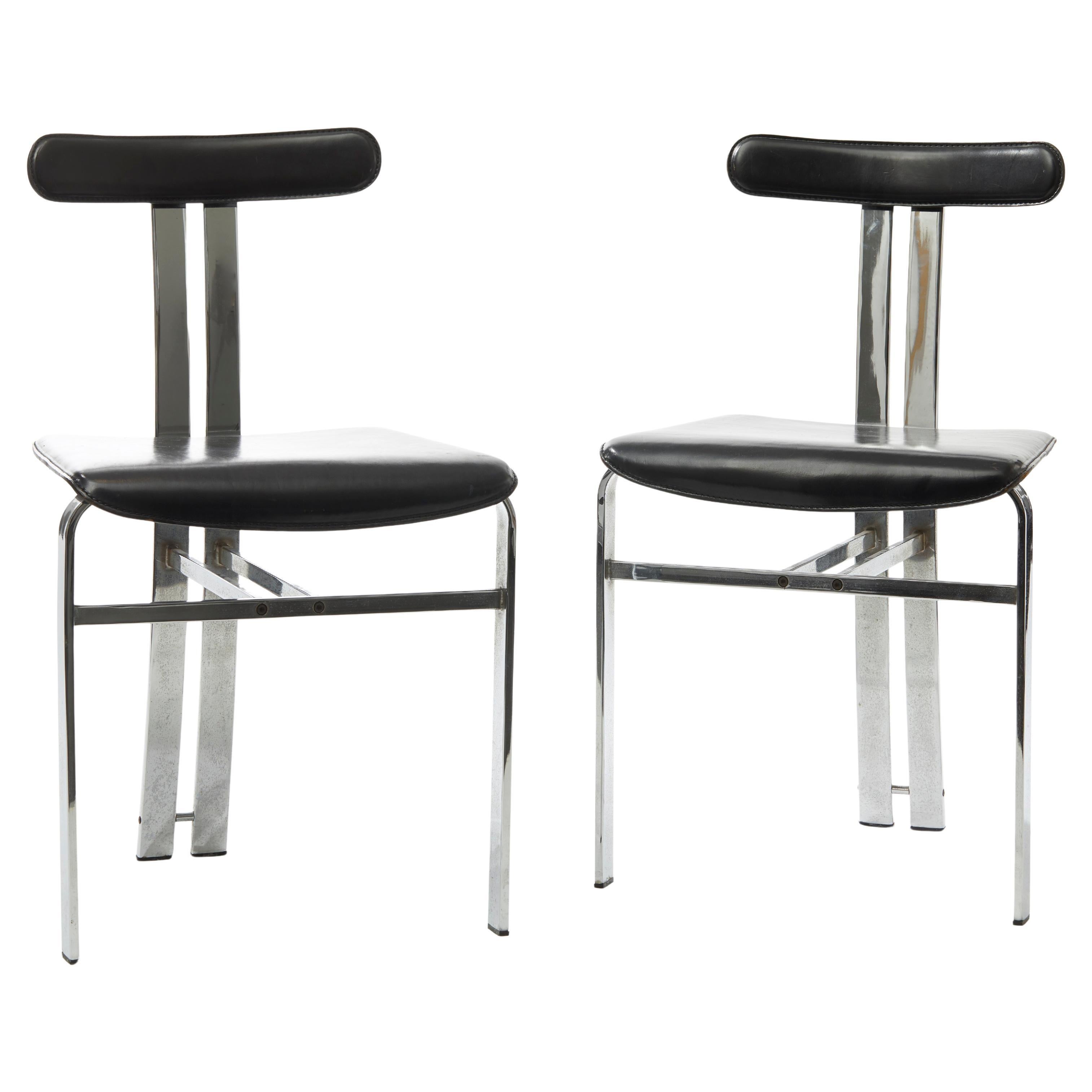 Pareja de sillas de comedor vintage de fabricación italiana en metal cromado y cuero negro