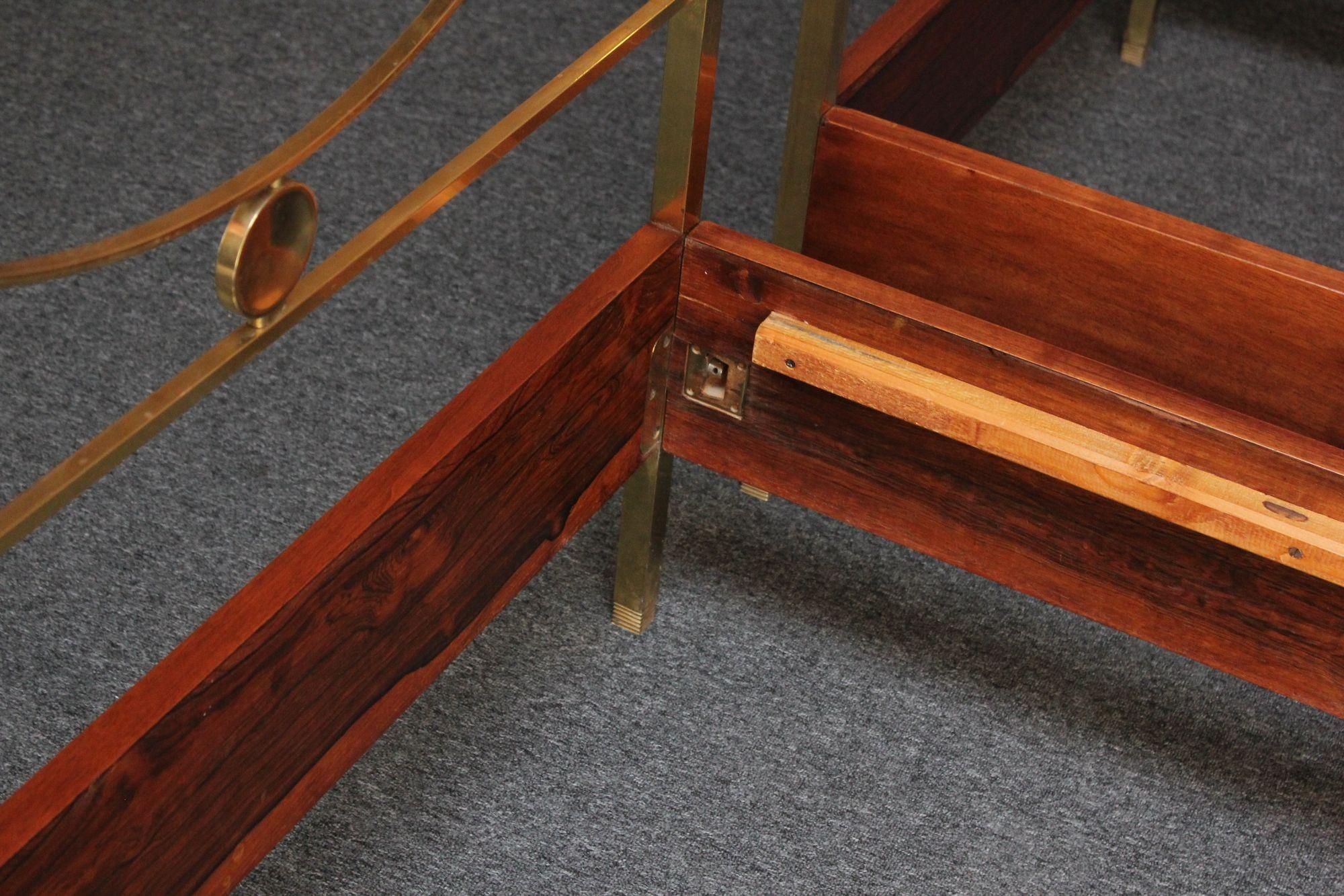 Pair of Vintage Italian Mahogany and Brass Beds by Carlo de Carli for Sormani For Sale 2