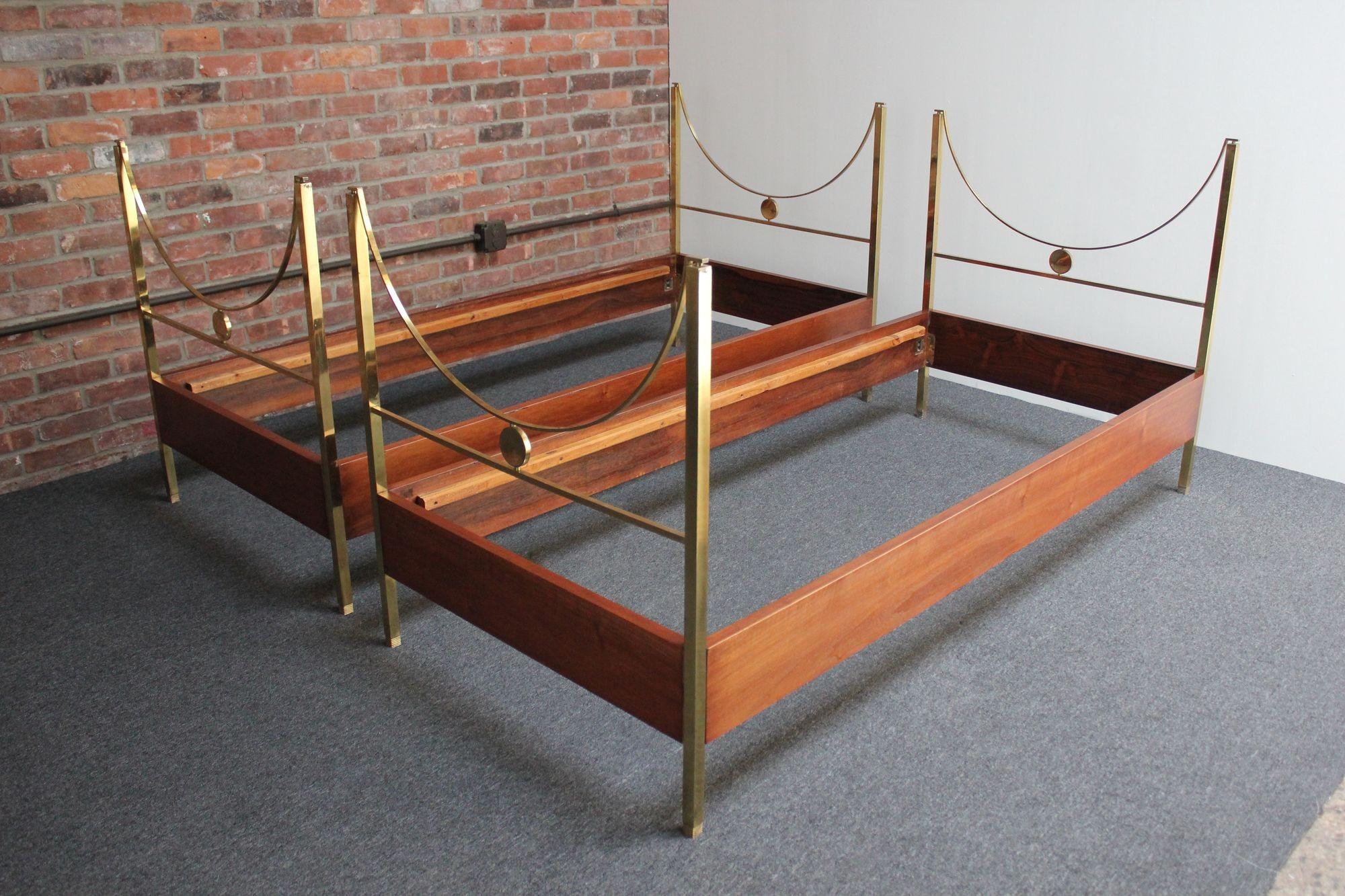 Pair of Vintage Italian Mahogany and Brass Beds by Carlo de Carli for Sormani For Sale 12