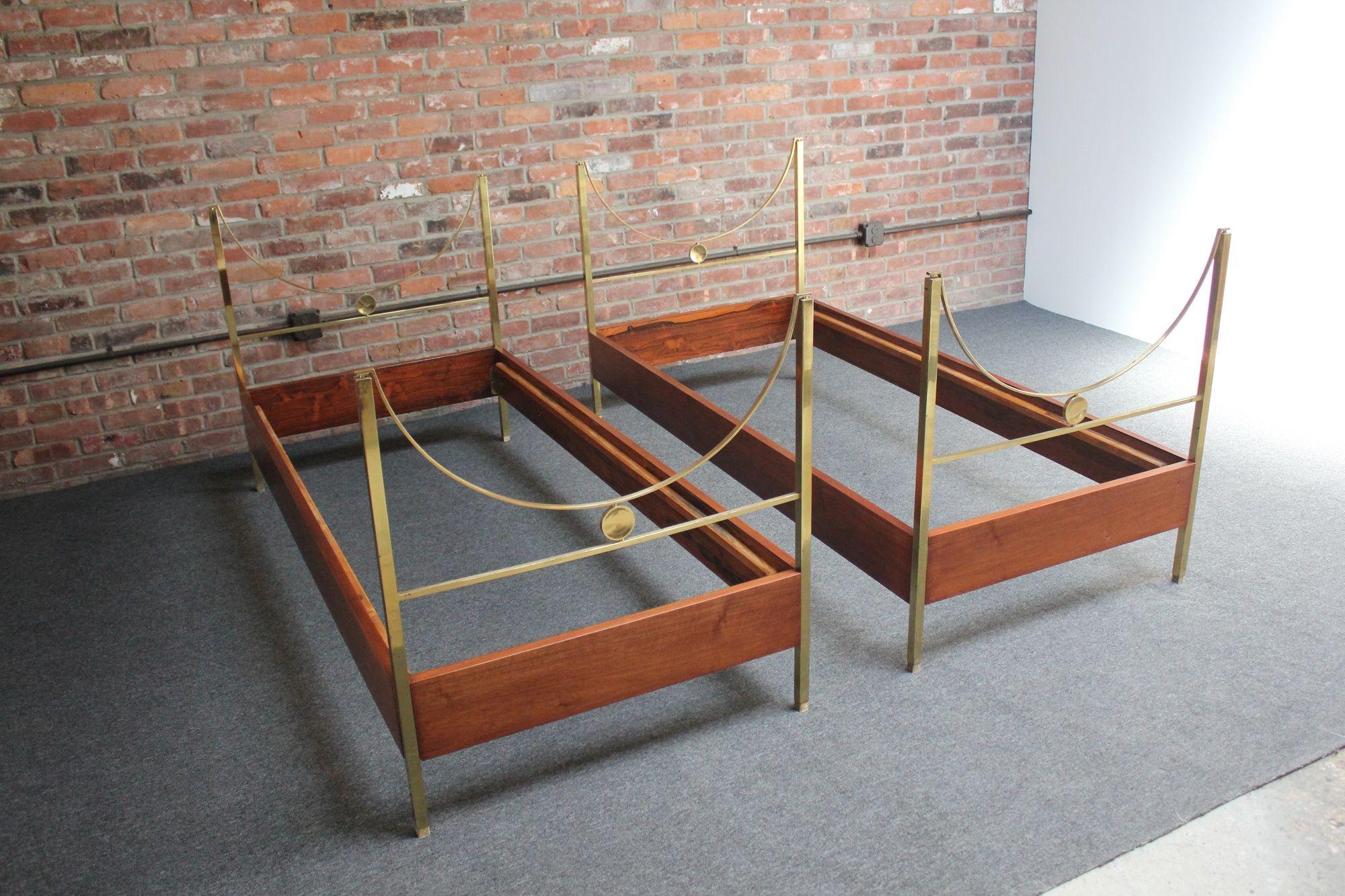 Pair of Vintage Italian Mahogany and Brass Beds by Carlo de Carli for Sormani For Sale 11