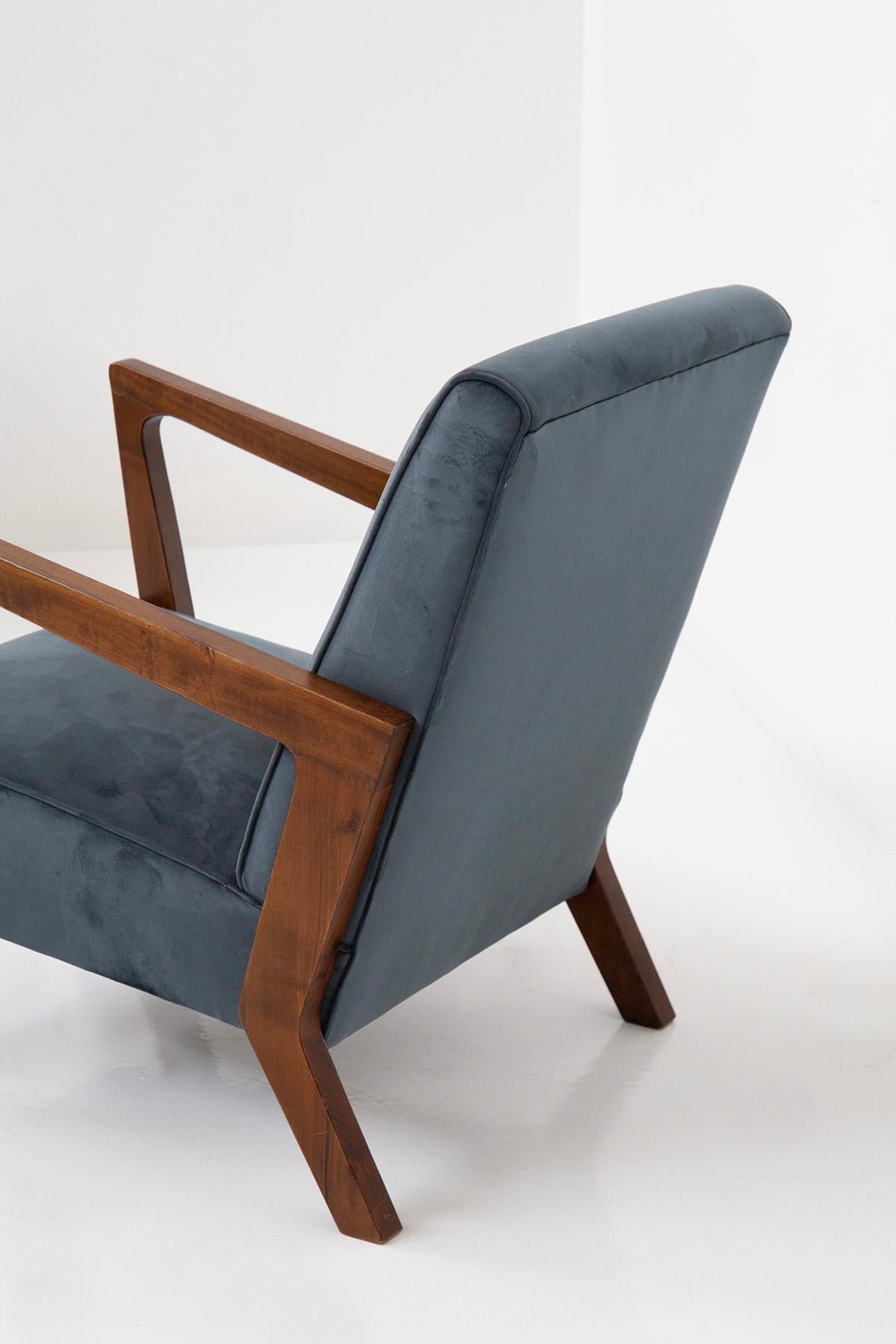 Mid-Century Modern Pair of  vintage Italian Manufacture armchairs in blu velvet  For Sale