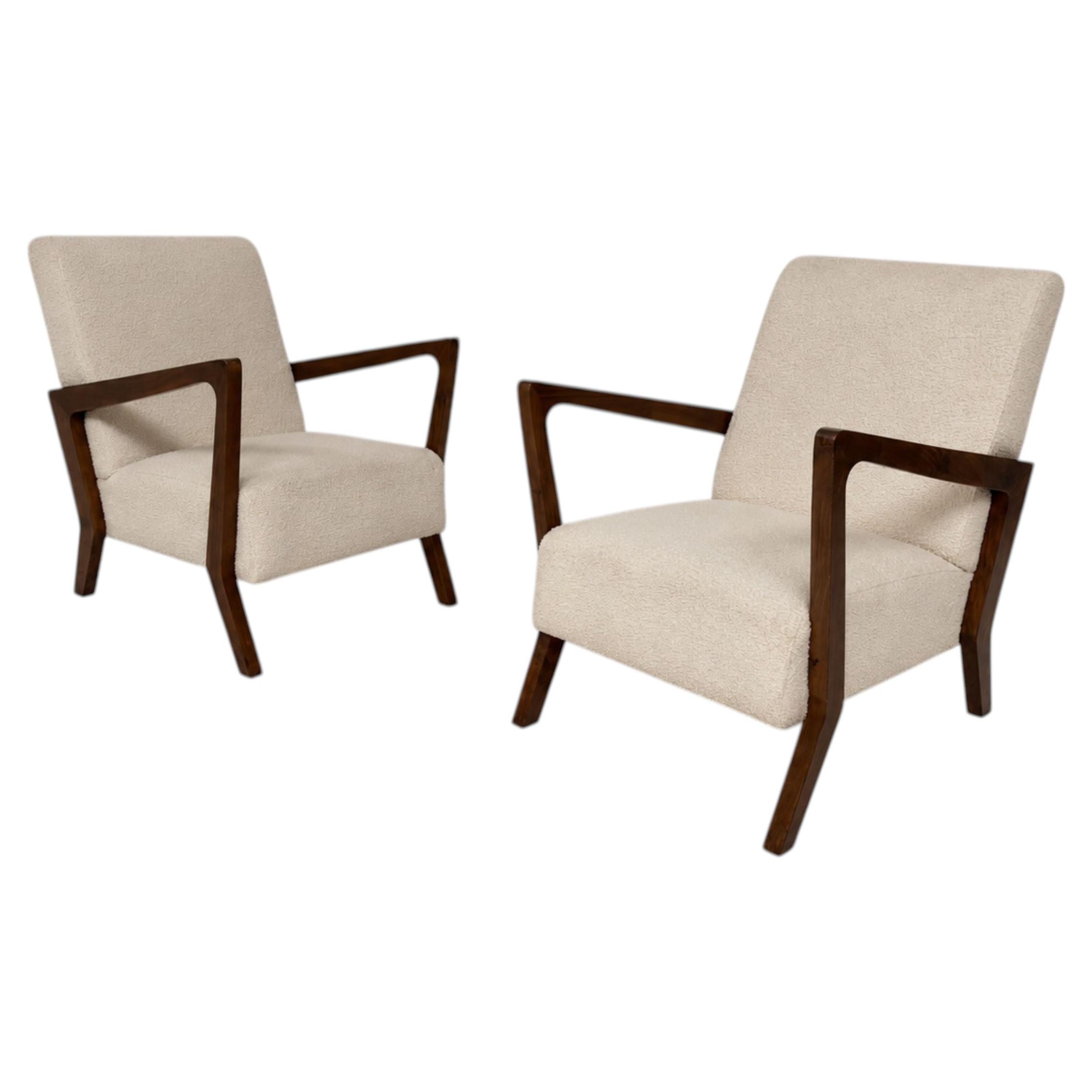 Pair of vintage Italian-made armchairs in white bouclé For Sale