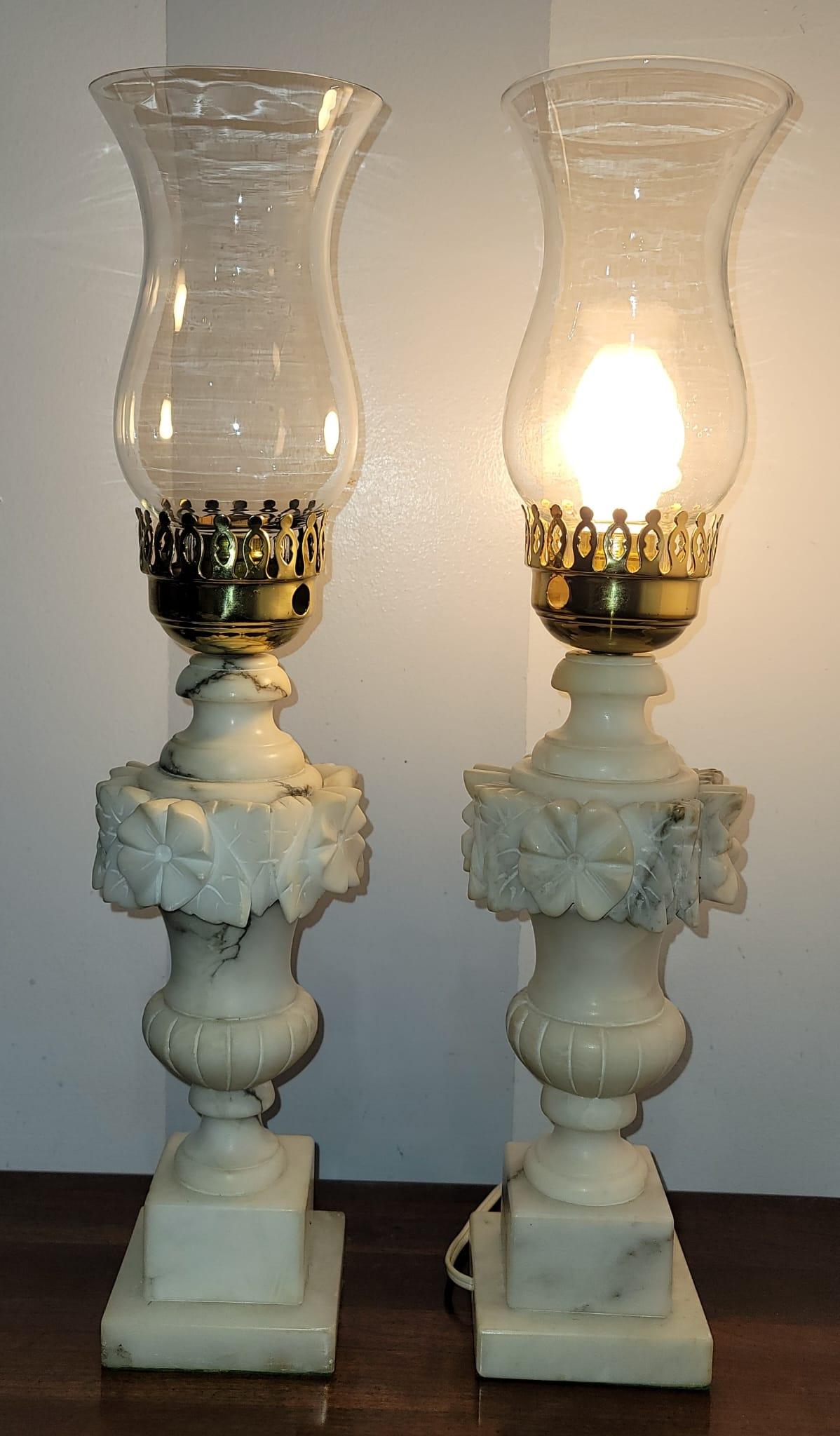 Paar italienische Laternen-Tischlampen aus Marmor im Vintage-Stil, ca. 1960er Jahre (Glas) im Angebot