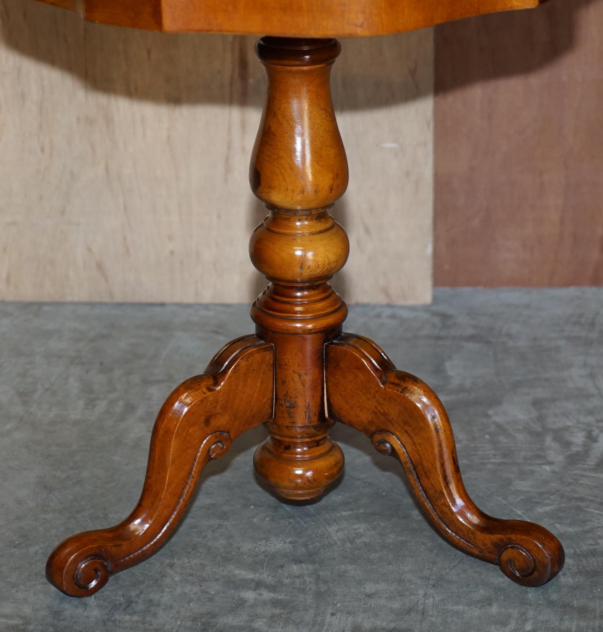 Pair of Vintage Italian Marquetry Inlaid Burr Walnut & Hardwood Side End Tables For Sale 10