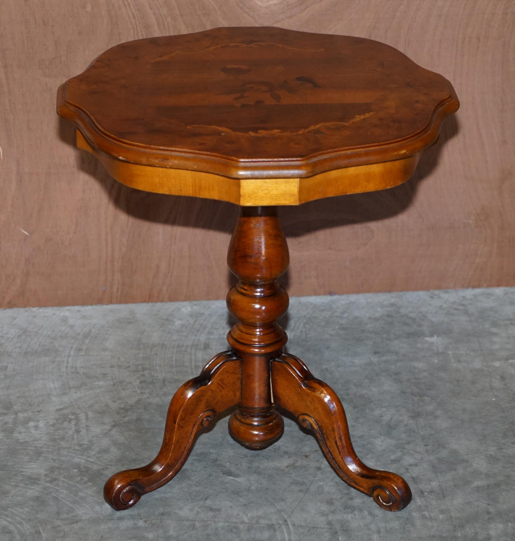 Victorian Pair of Vintage Italian Marquetry Inlaid Burr Walnut & Hardwood Side End Tables For Sale
