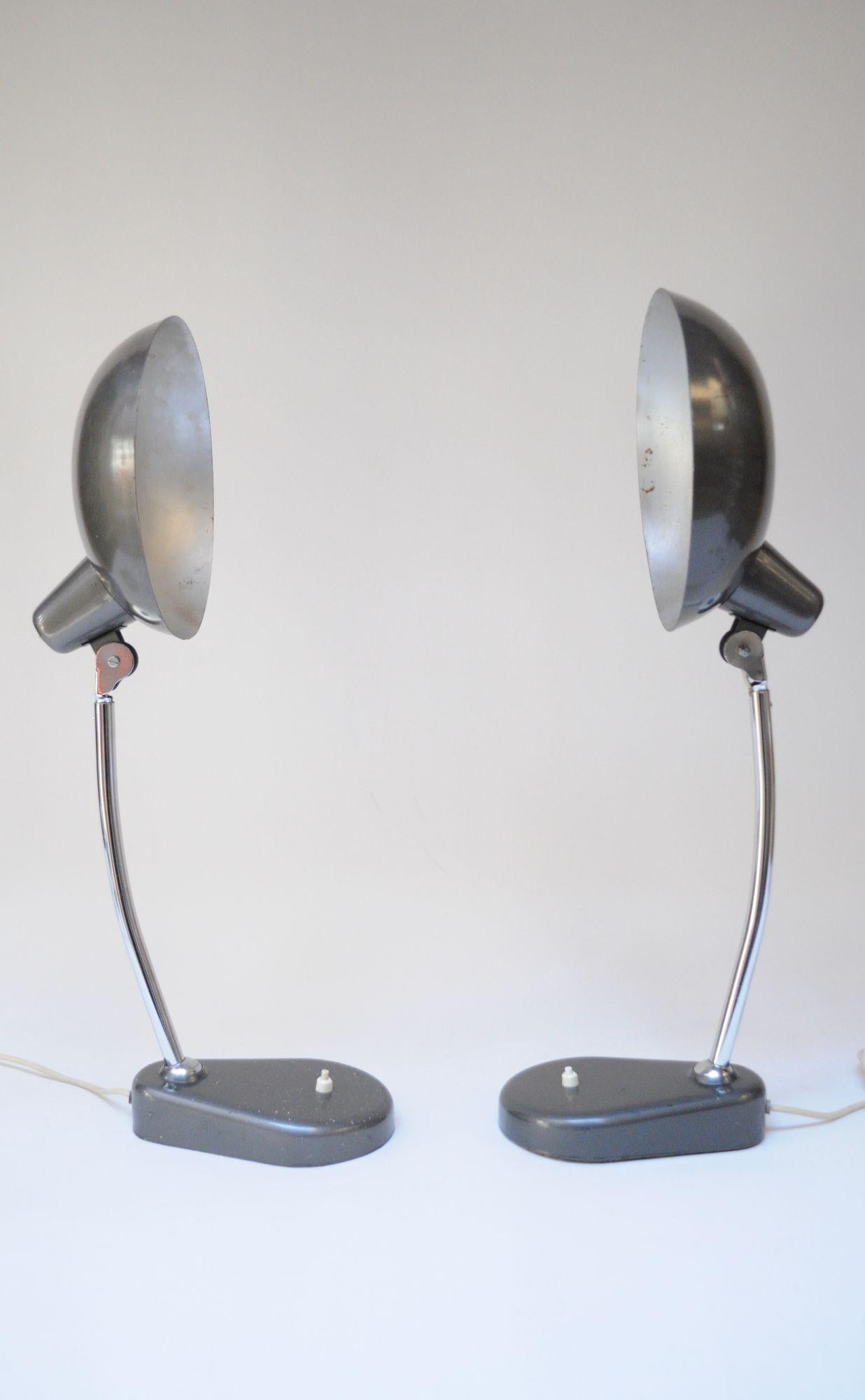 Pair of Vintage Italian Modern Industrial Chromed-Metal Task Lamps by Seminara In Distressed Condition For Sale In Brooklyn, NY