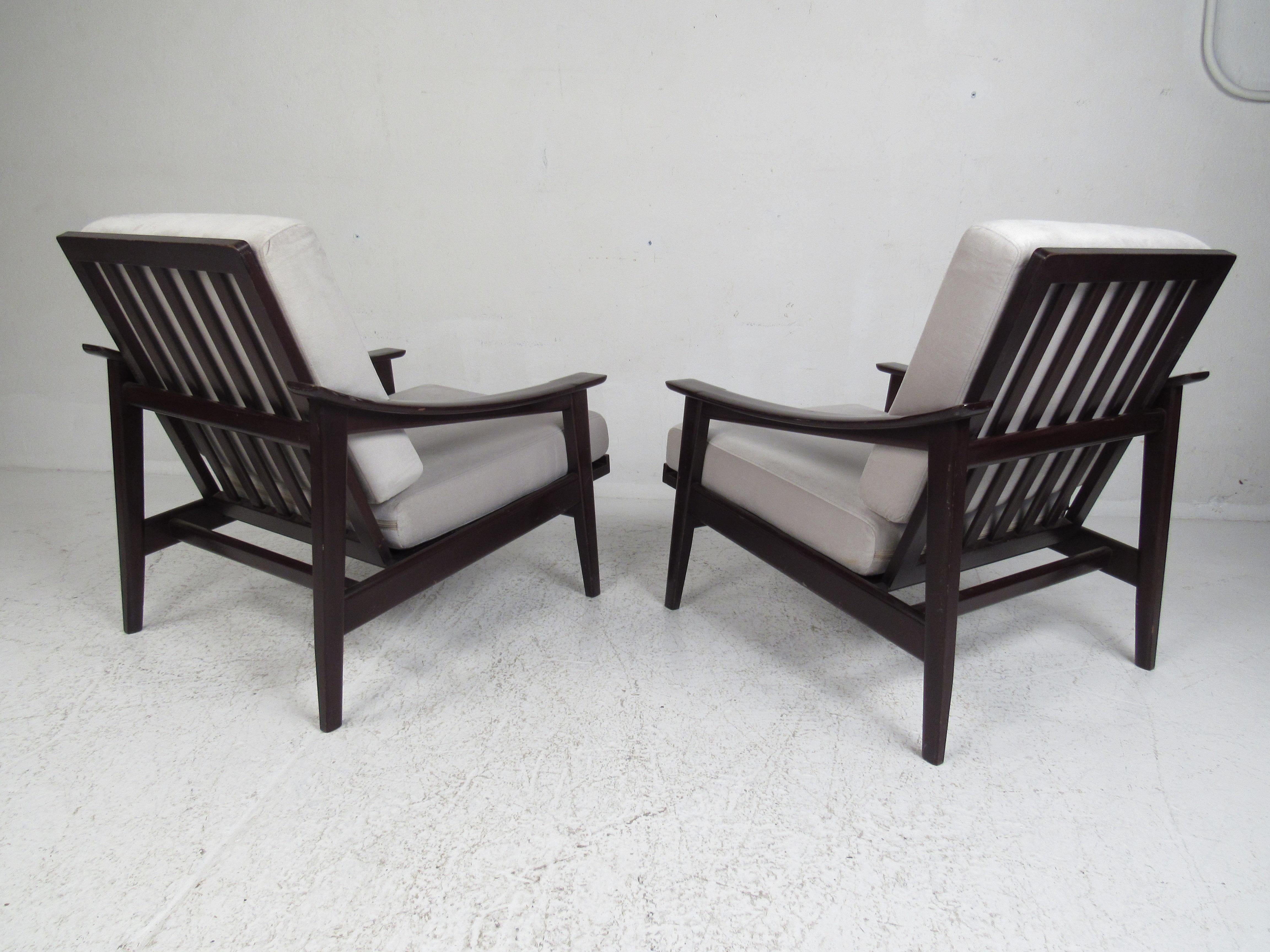 Mid-20th Century Pair of Vintage Italian Modern Reclining Lounge Chairs For Sale