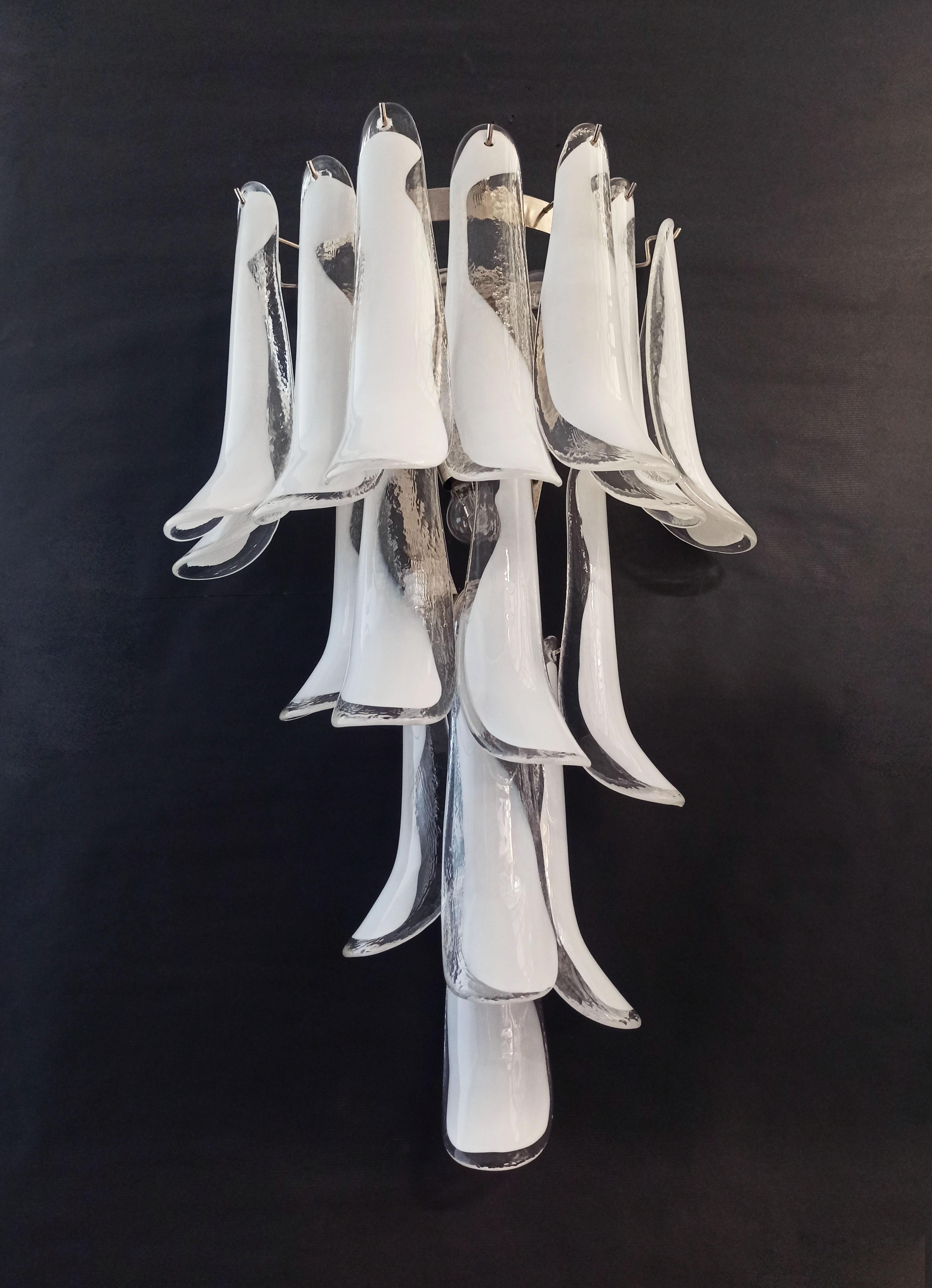 Pareja De Apliques De Murano Italianos Vintage 16 Pétalos De Cristal Lattimo en venta 3