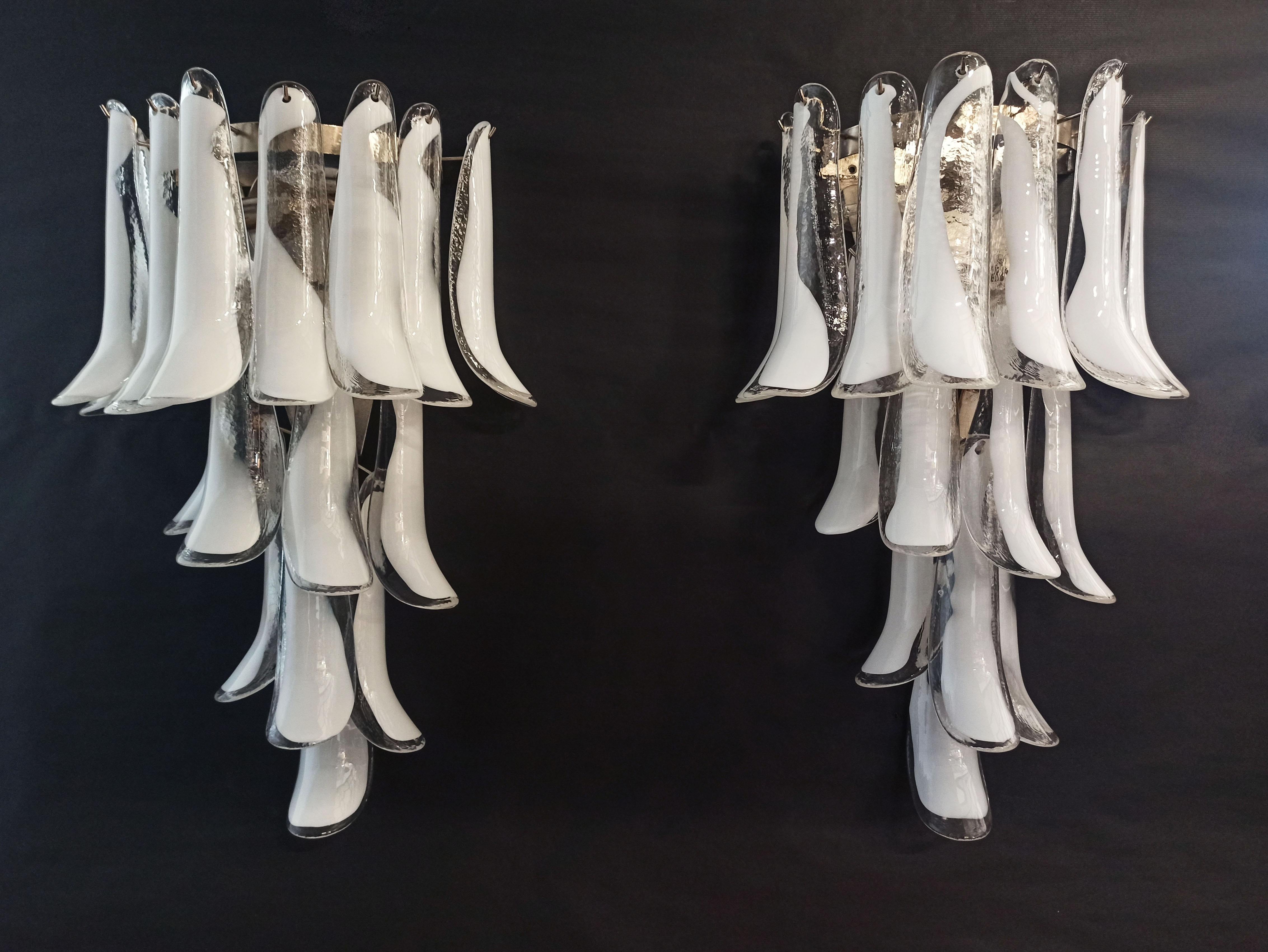 Pareja De Apliques De Murano Italianos Vintage 16 Pétalos De Cristal Lattimo en venta 4