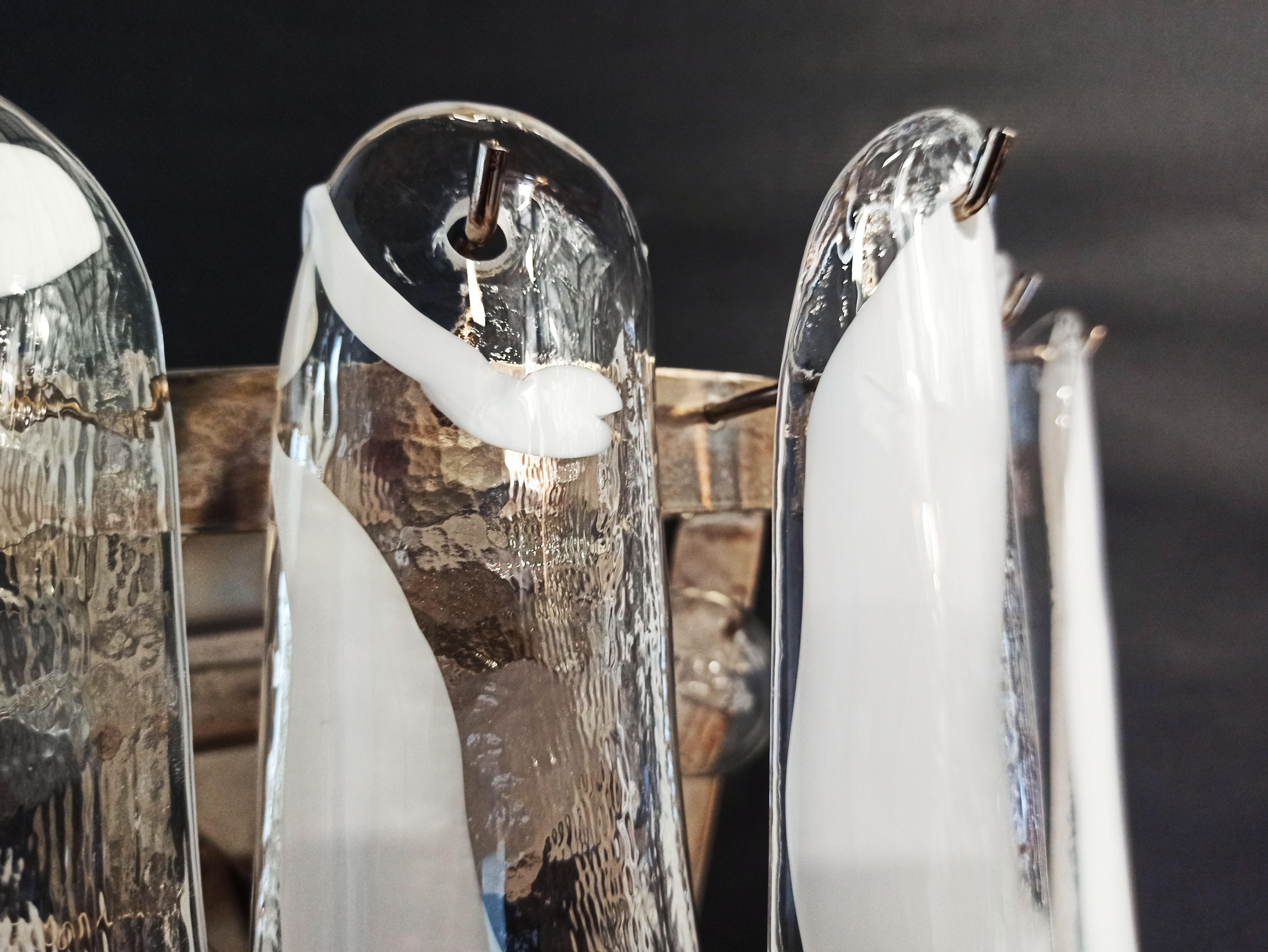 Pareja De Apliques De Murano Italianos Vintage 16 Pétalos De Cristal Lattimo en Bueno estado para la venta en Gaiarine Frazione Francenigo (TV), IT