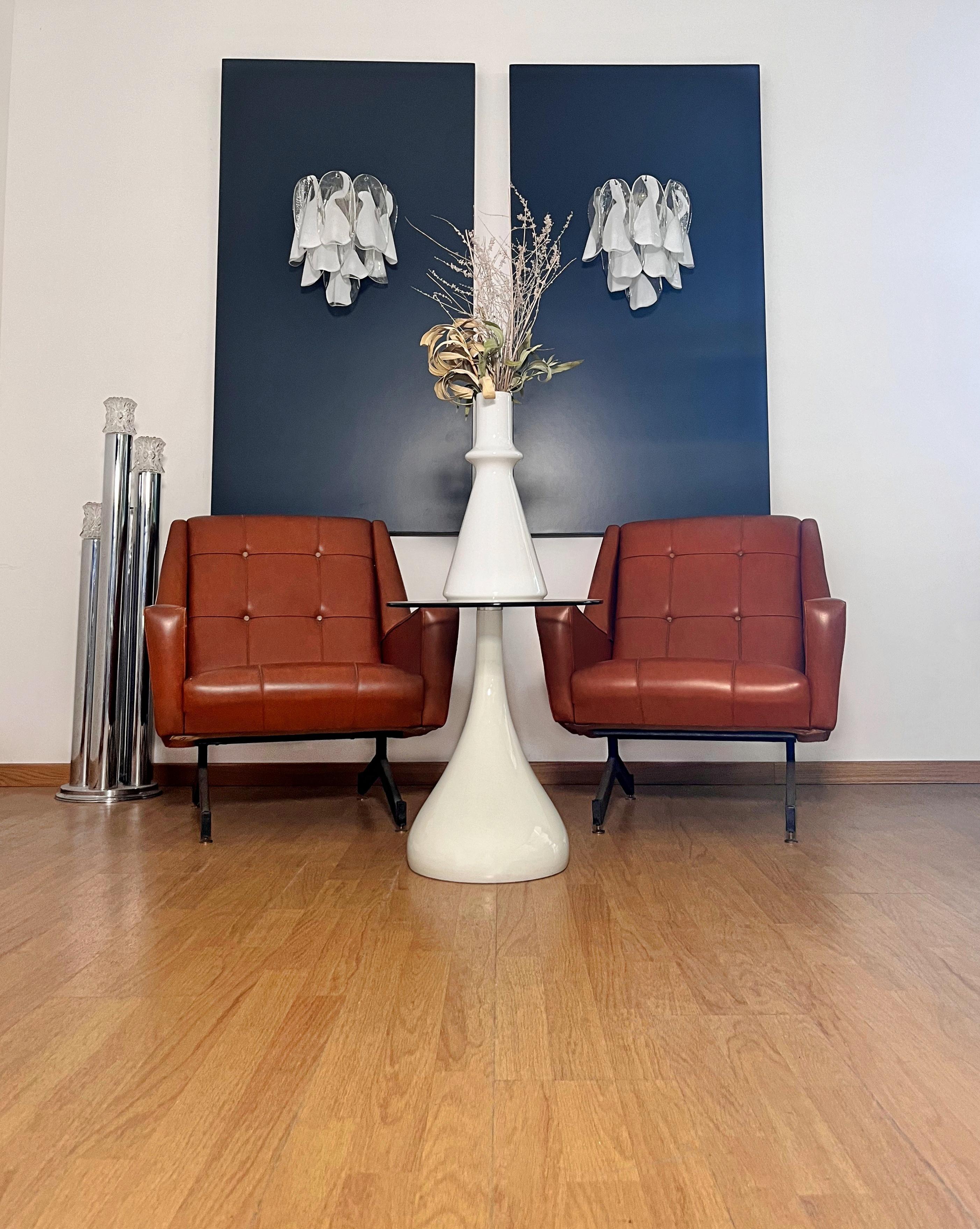 Pareja de apliques vintage italianos de Murano a la manera de Mazzega . Los apliques tienen 10 pétalos de cristal 