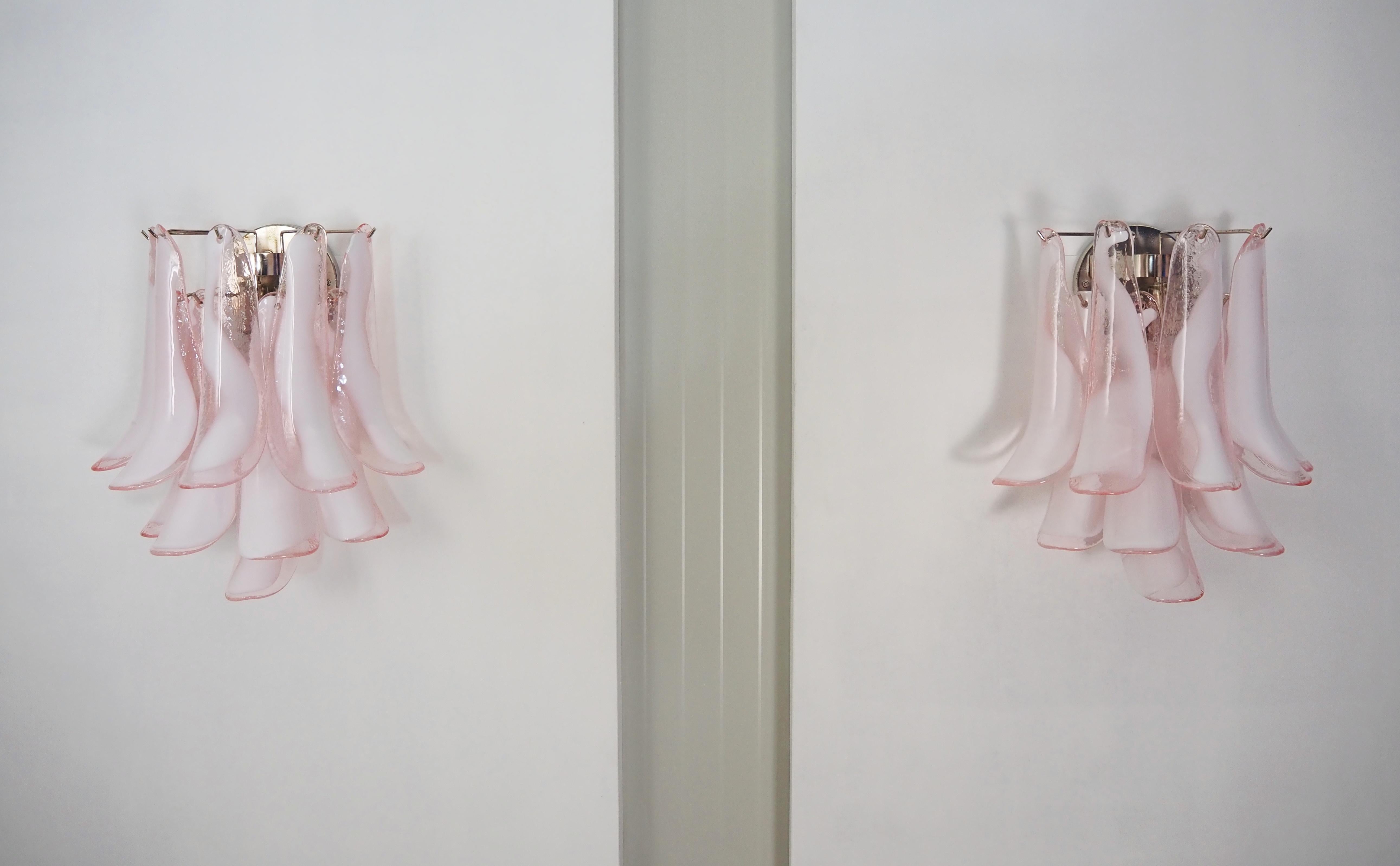 Galvanized Pair of Vintage Italian Murano Wall Lights in the Manner of Mazzega, 10 Pink La