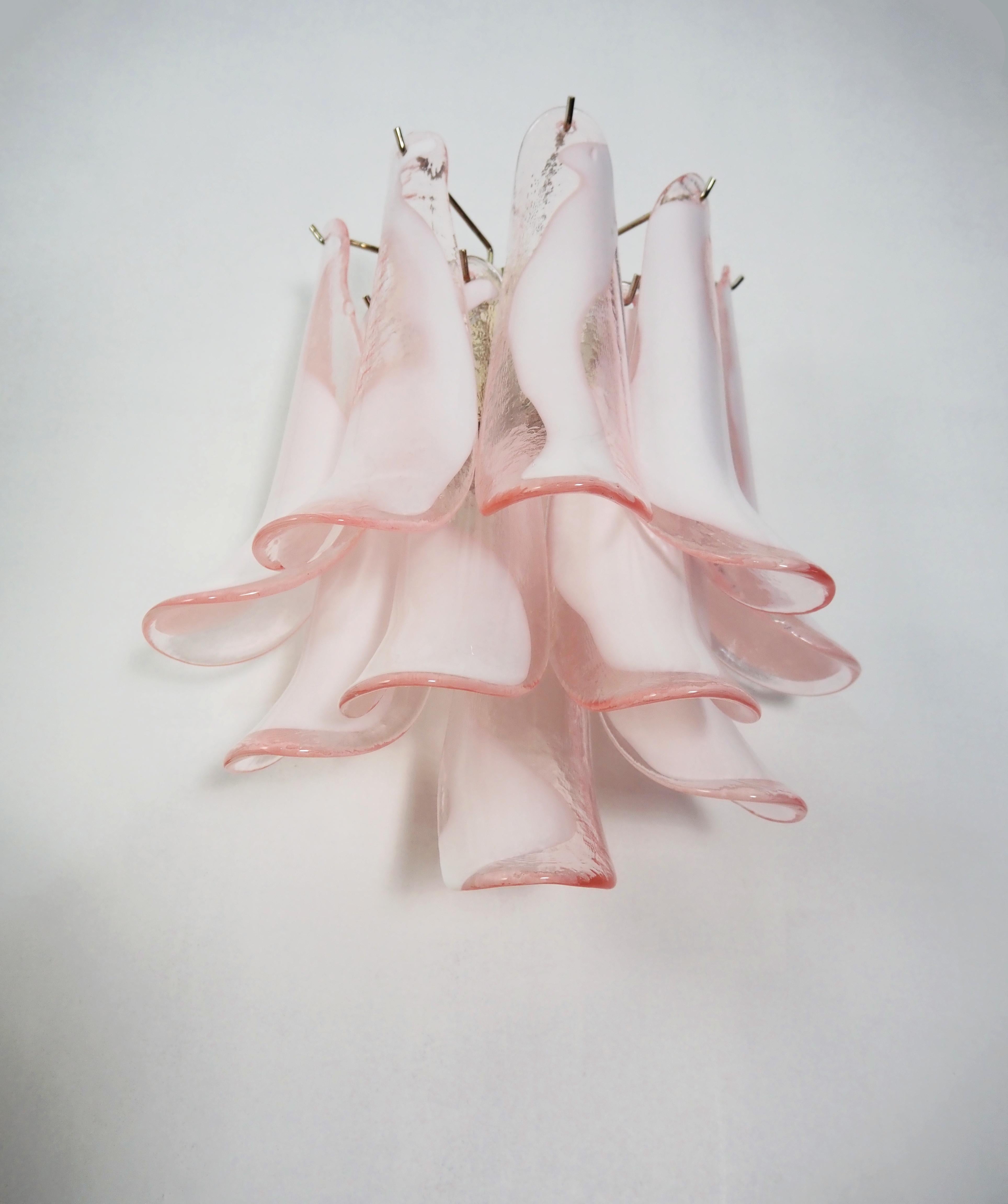 Pair of Vintage Italian Murano wall lights in the manner of Mazzega - 10 pink la For Sale 1