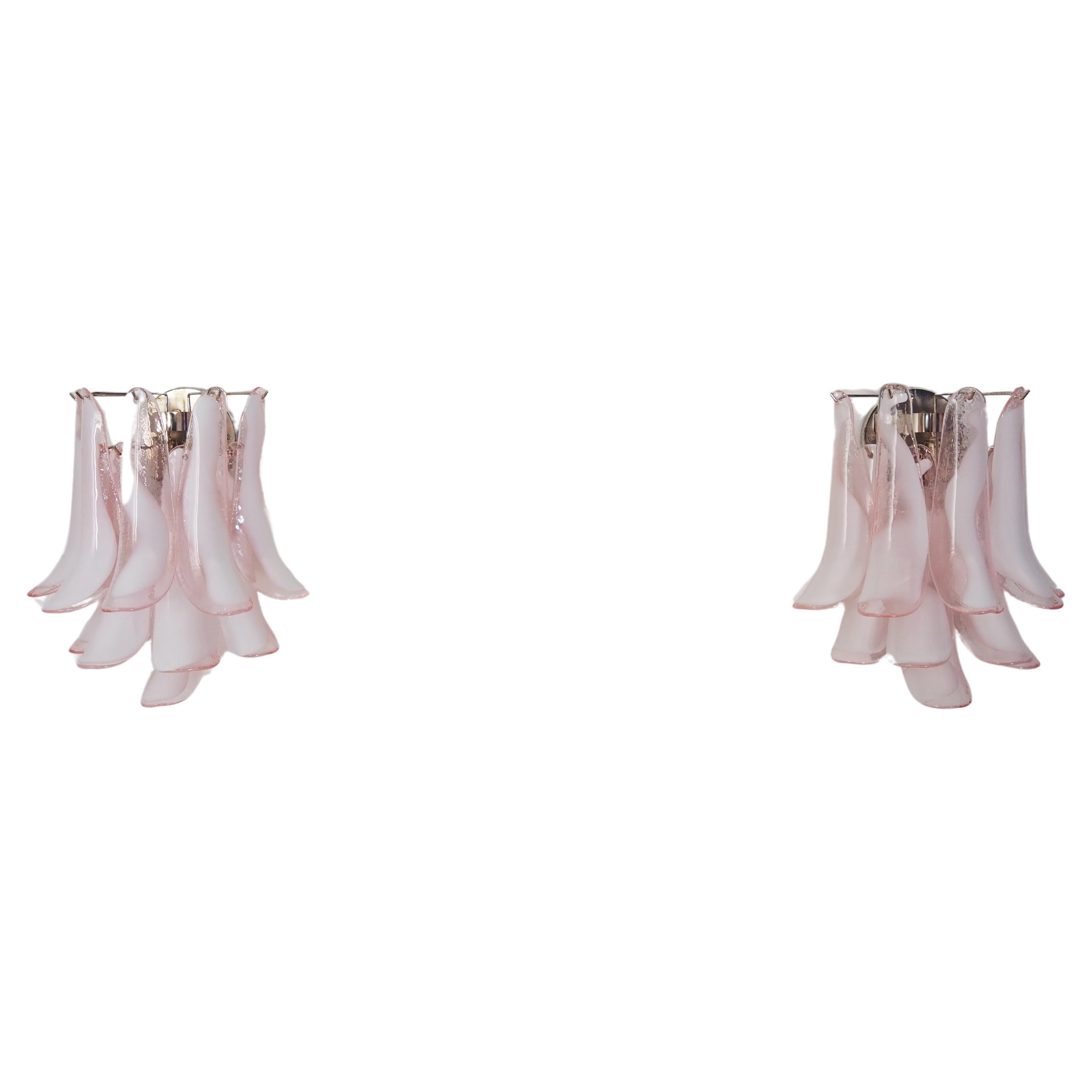 Pair of Vintage Italian Murano wall lights in the manner of Mazzega - 10 pink la For Sale