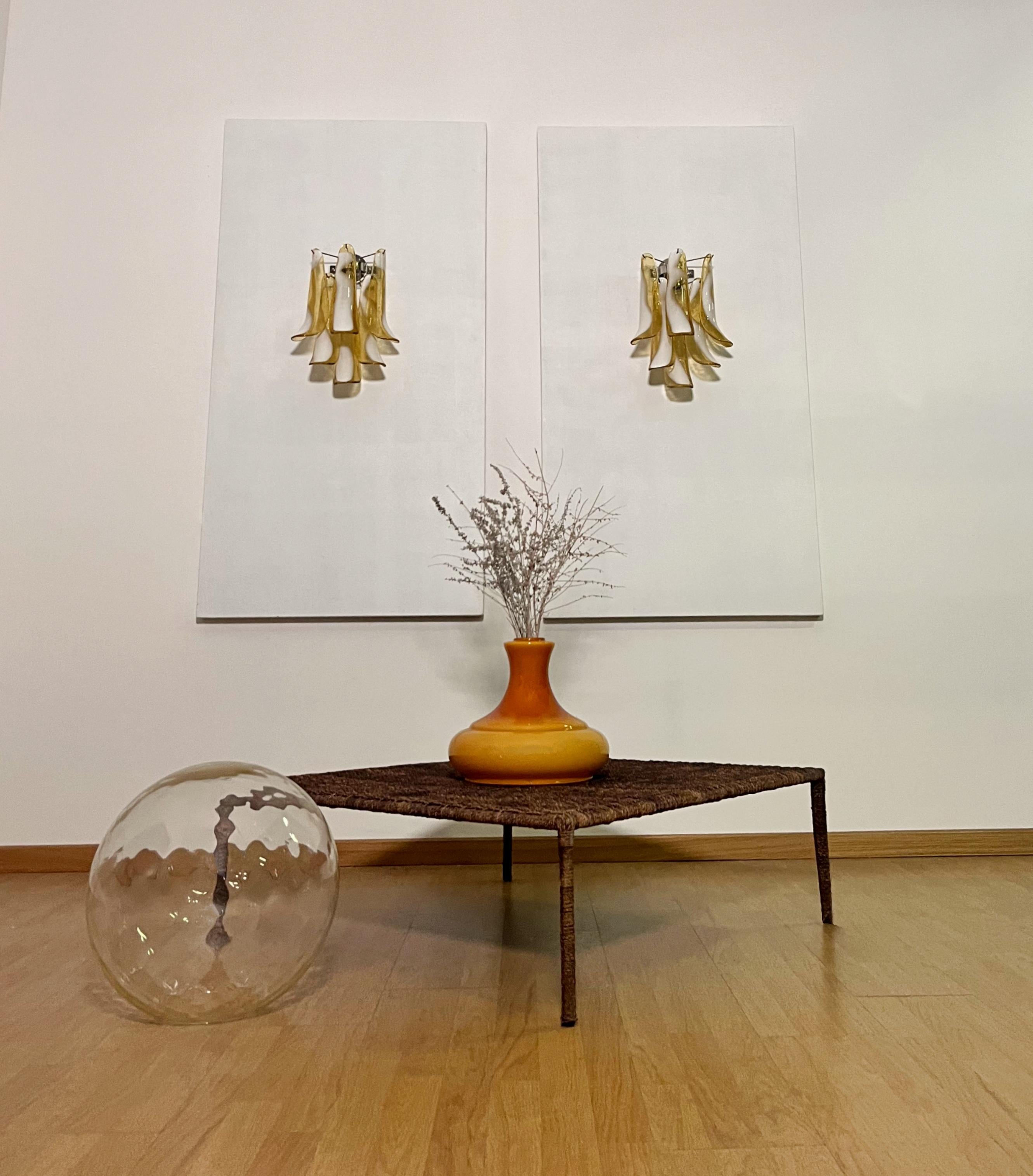 Mid-Century moderno Coppia di lampade da parete di Murano d'epoca alla maniera di Mazzega Murano lat. in vendita