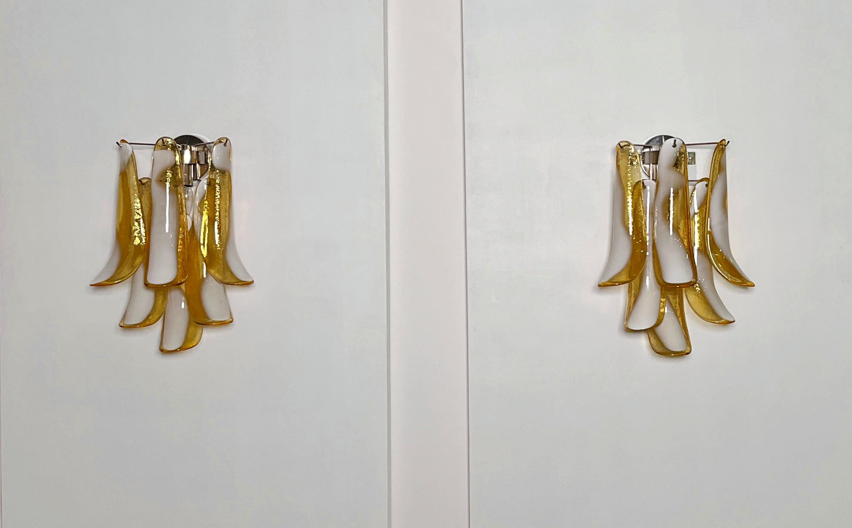 Italiano Coppia di lampade da parete di Murano d'epoca alla maniera di Mazzega Murano lat. in vendita
