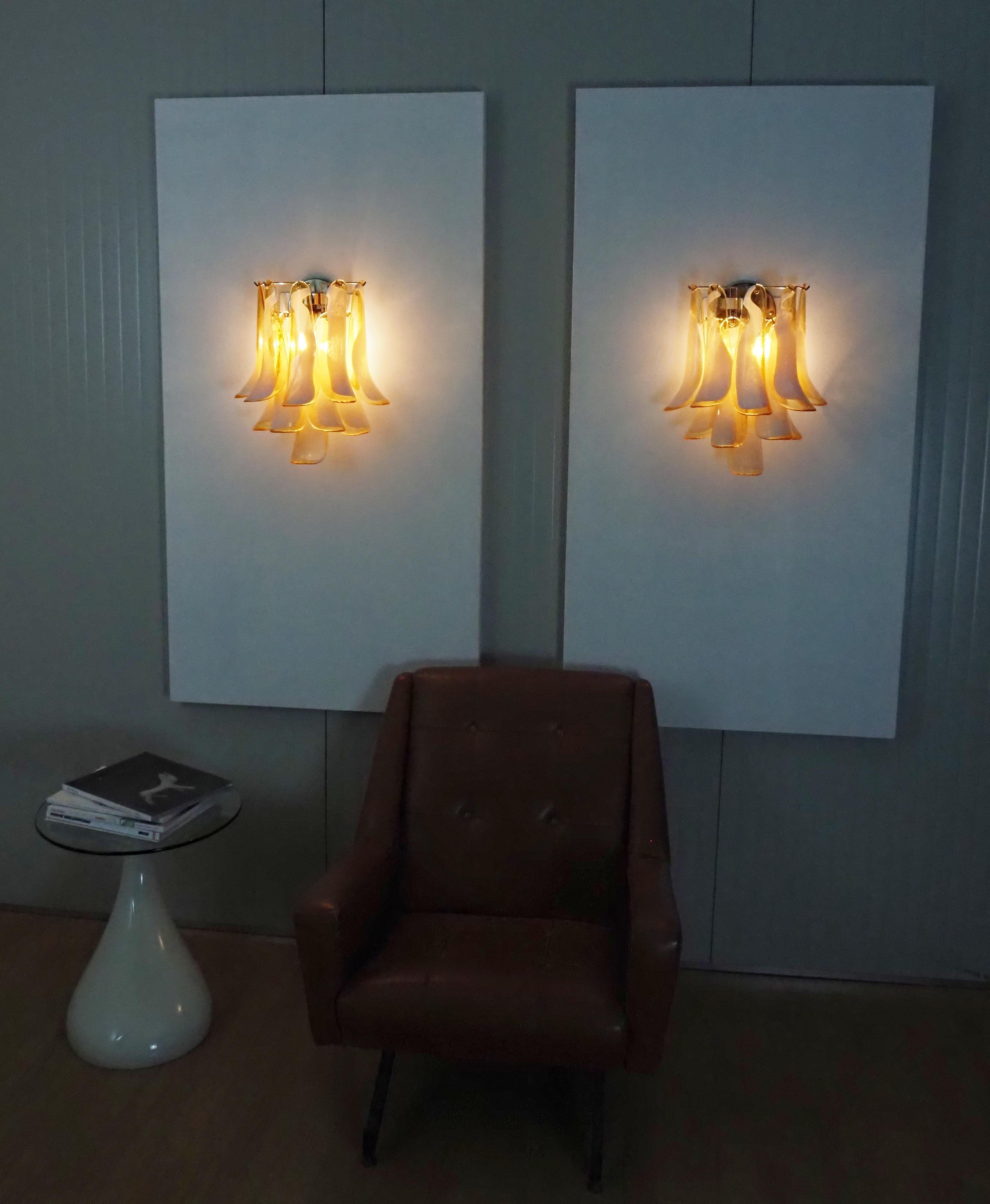 Pair of Vintage Italian Murano Wall Lights in the Manner of Mazzega For Sale 2