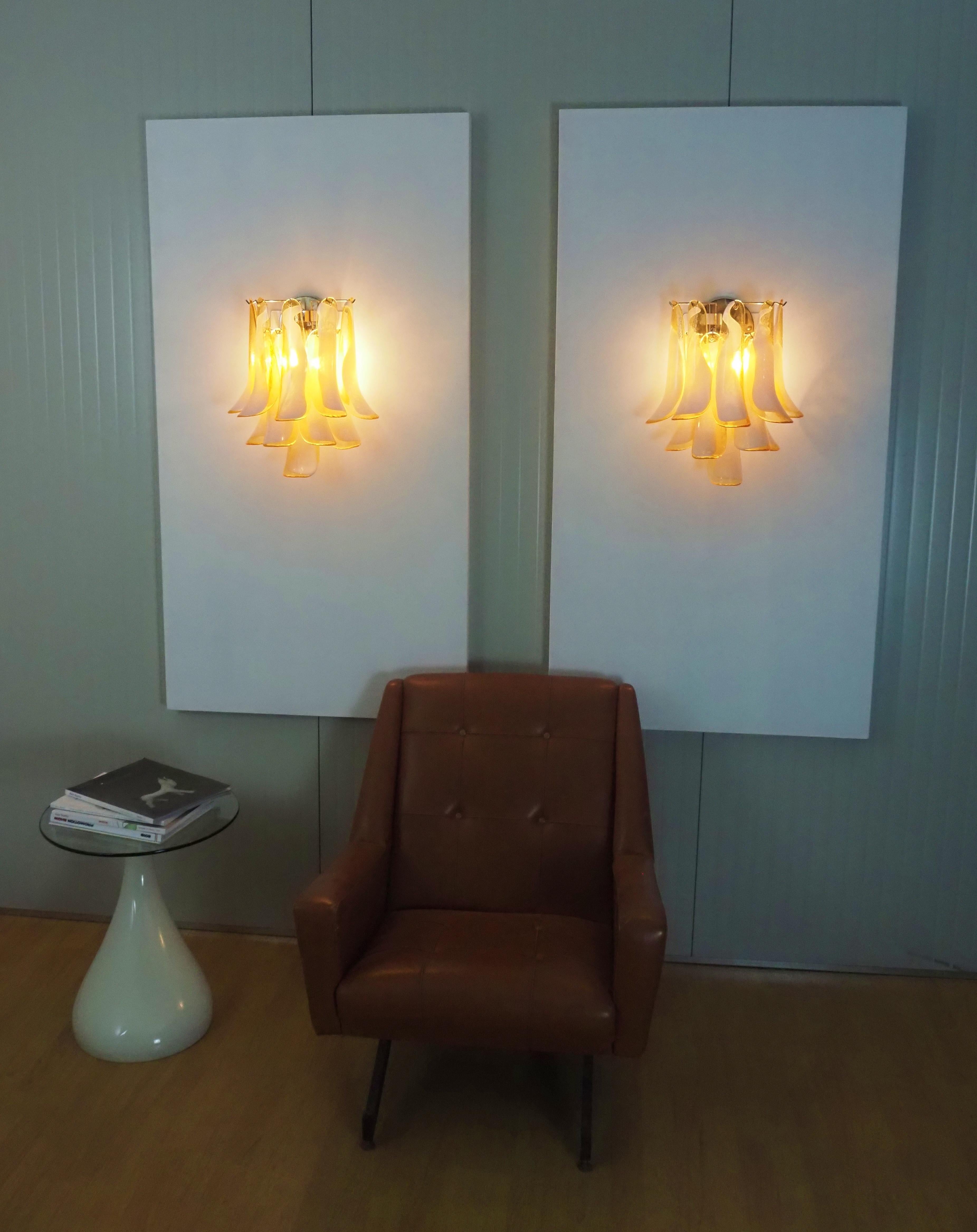 Pair of Vintage Italian Murano Wall Lights in the Manner of Mazzega For Sale 3