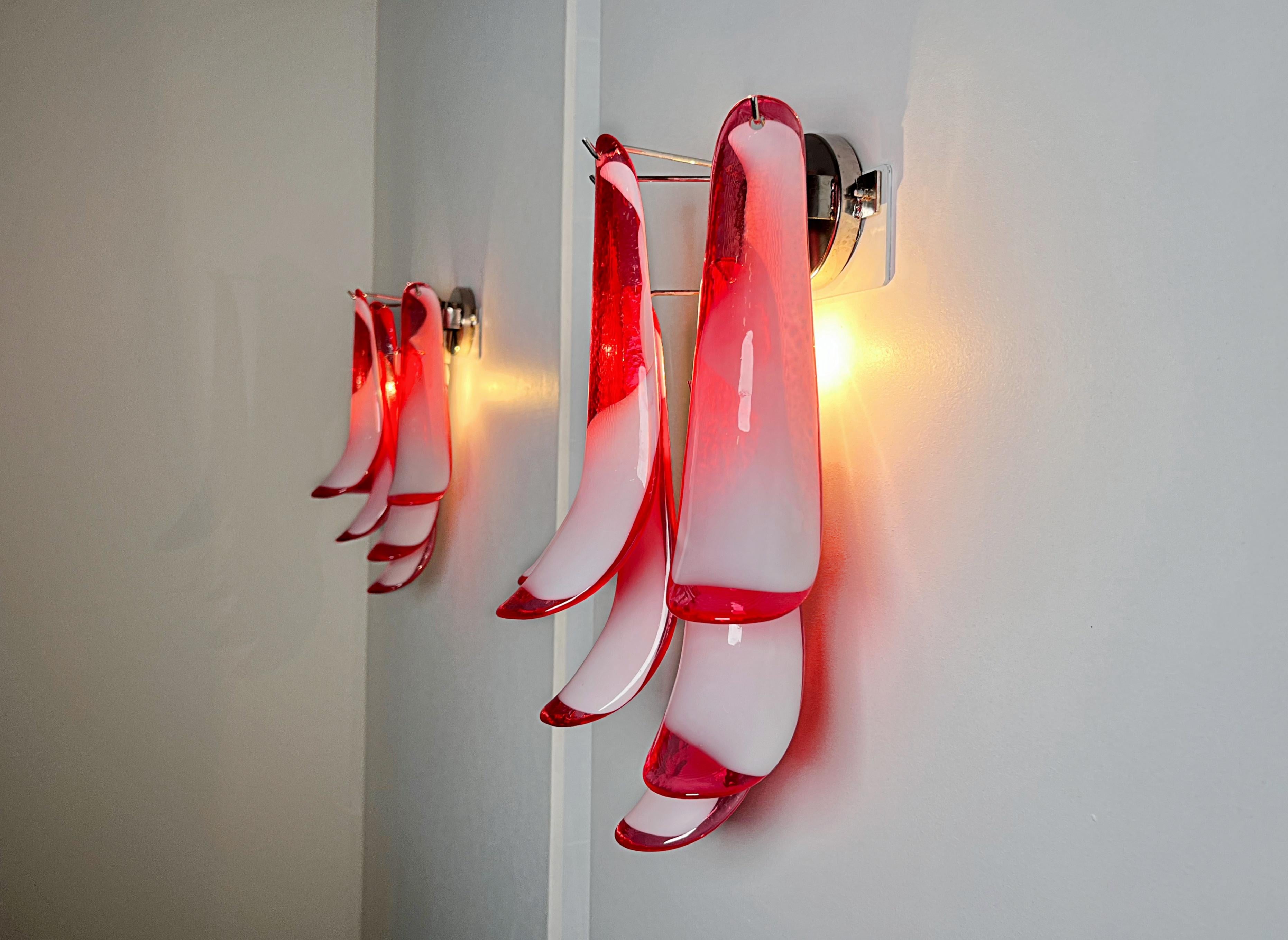 Paire d'appliques vintage italiennes de Murano à la manière de Mazzega - verre rouge en vente 2