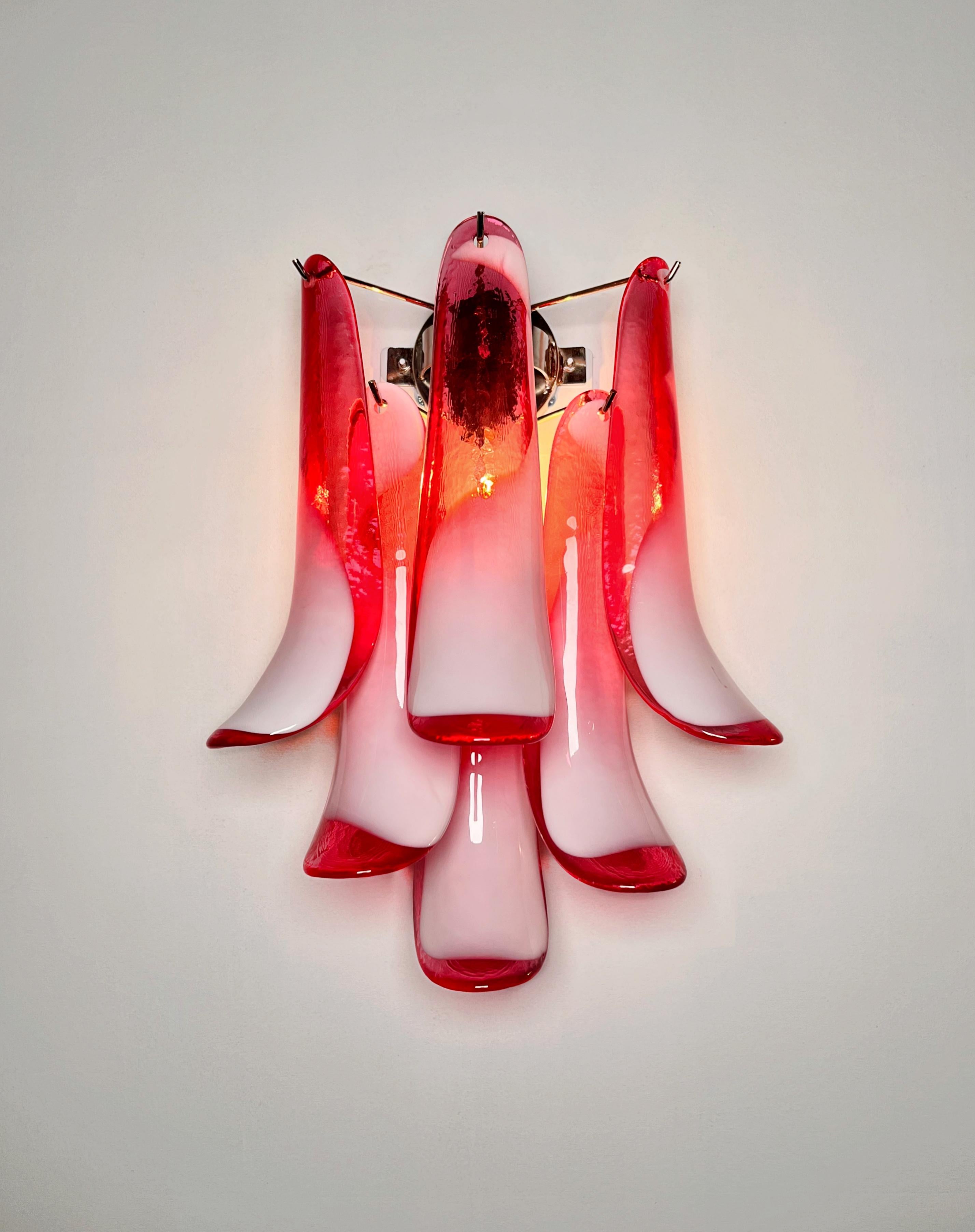 Paire d'appliques vintage italiennes de Murano à la manière de Mazzega - verre rouge en vente 4