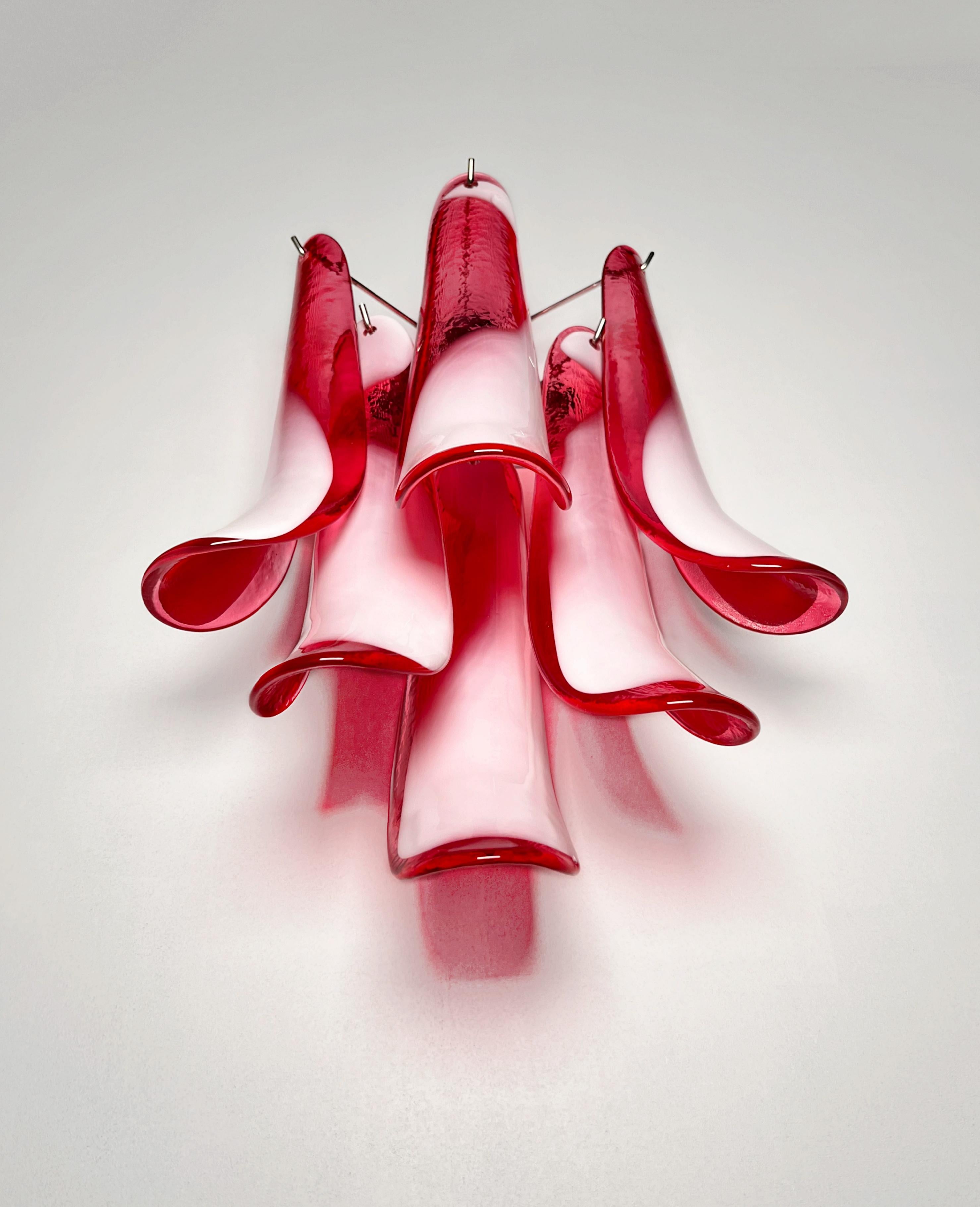 20th Century Paire d'appliques vintage italiennes de Murano à la manière de Mazzega - verre rouge en vente
