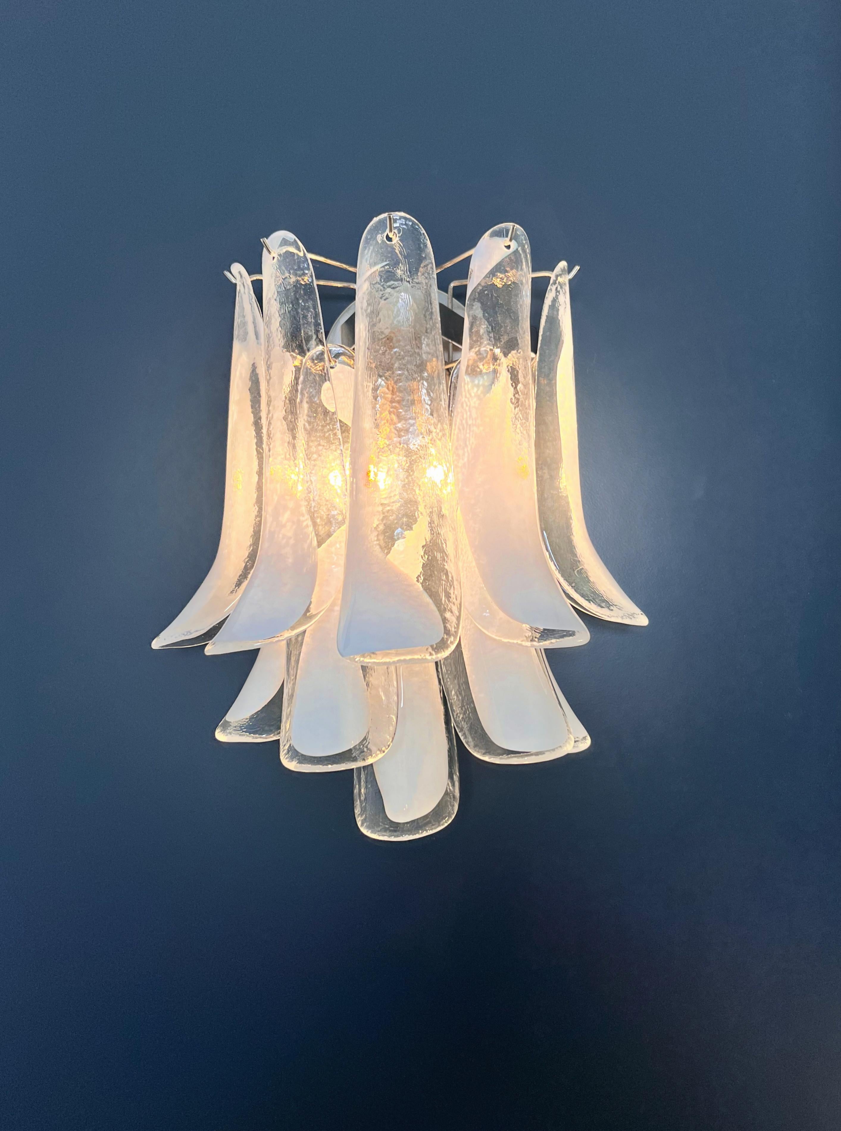 Pair of Vintage Italian Murano wall lights in the manner of Mazzega - trasparent in vendita 6