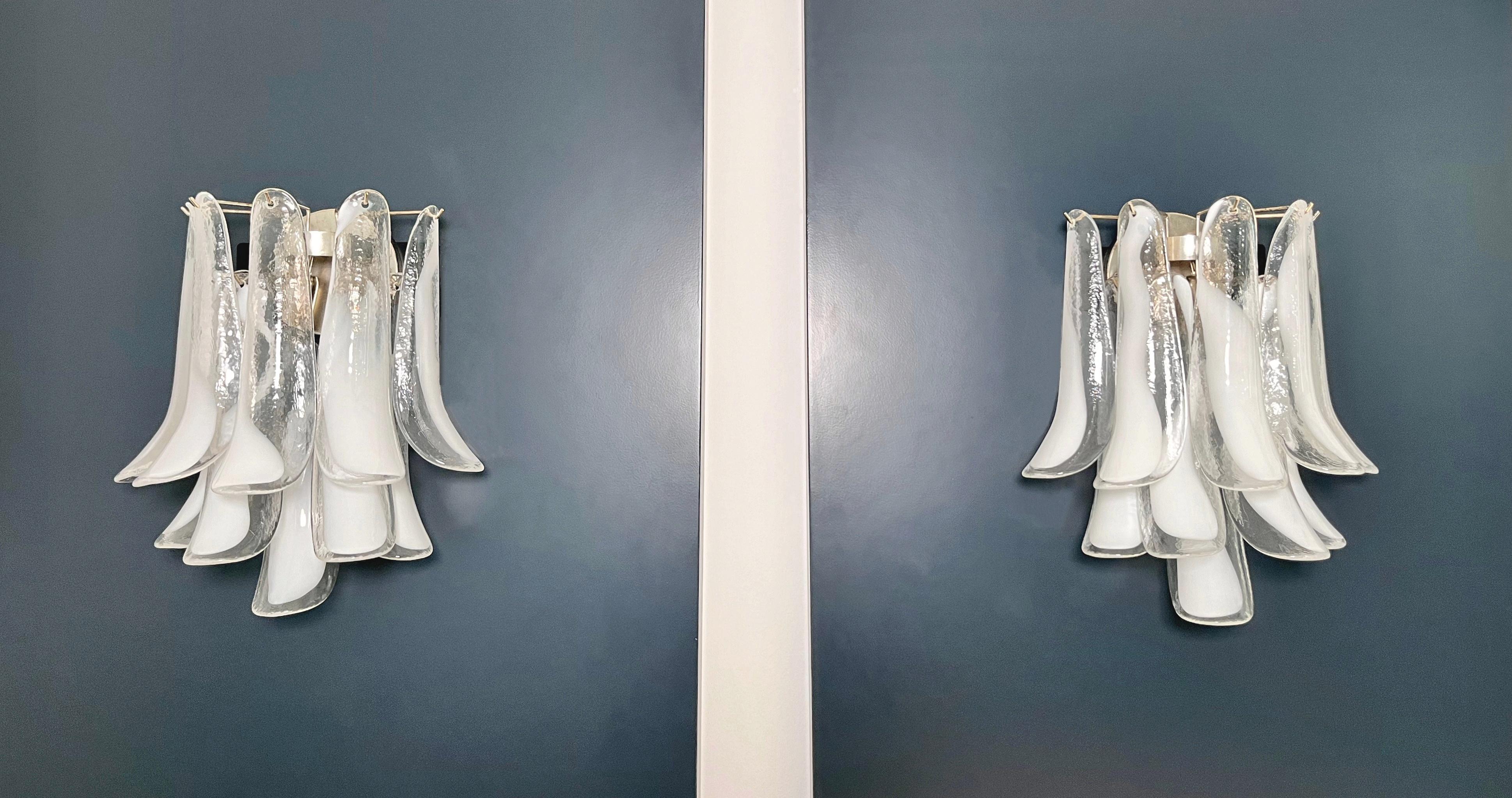 Mid-Century moderno Pair of Vintage Italian Murano wall lights in the manner of Mazzega - trasparent in vendita