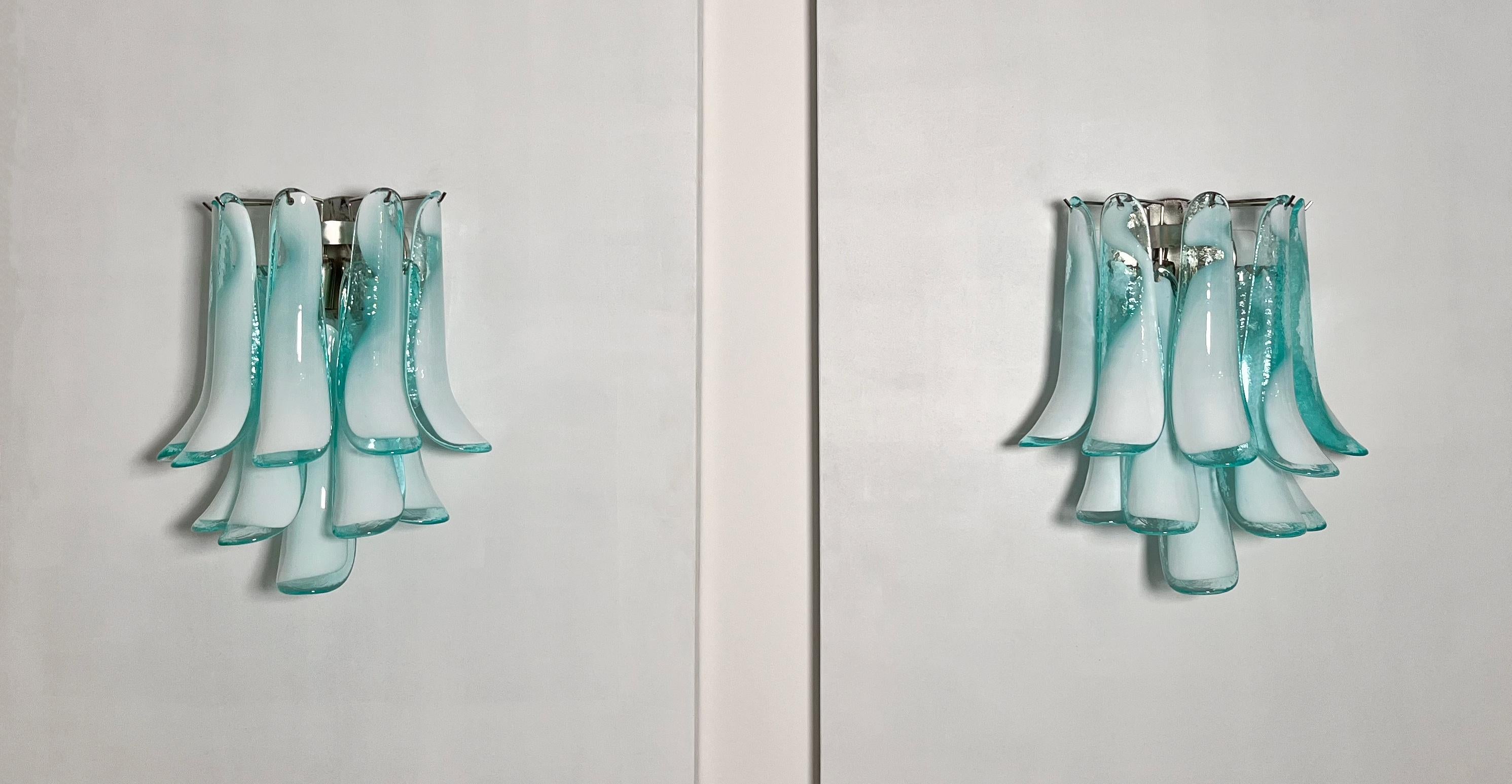 Pareja de apliques vintage de Murano italiano - Mazzega - 10 lattimo glas turquesa Italian en venta