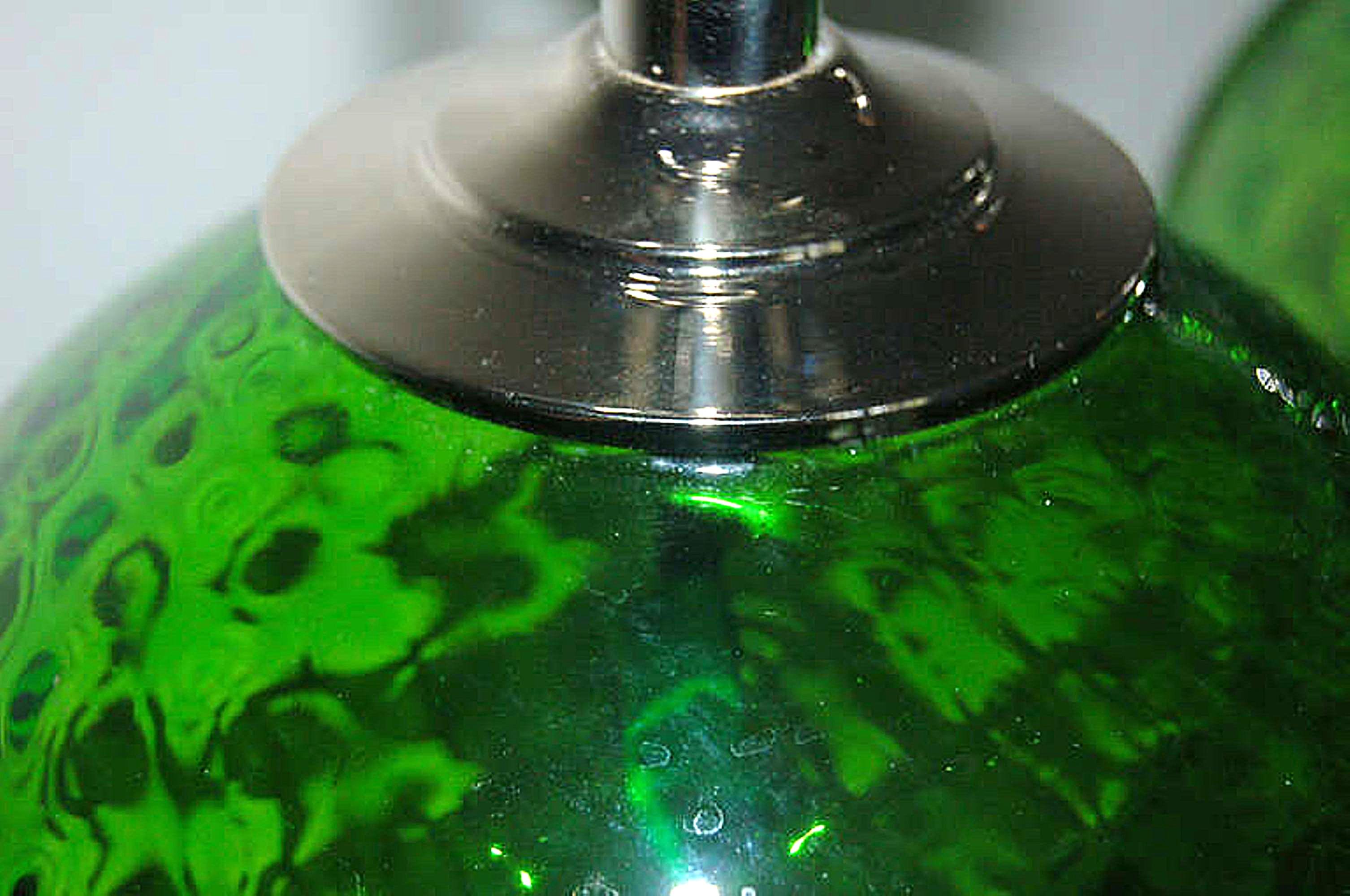 Ein Paar Vintage Italian Murano Windowpane Glass Lampen in Smaragd im Angebot 2