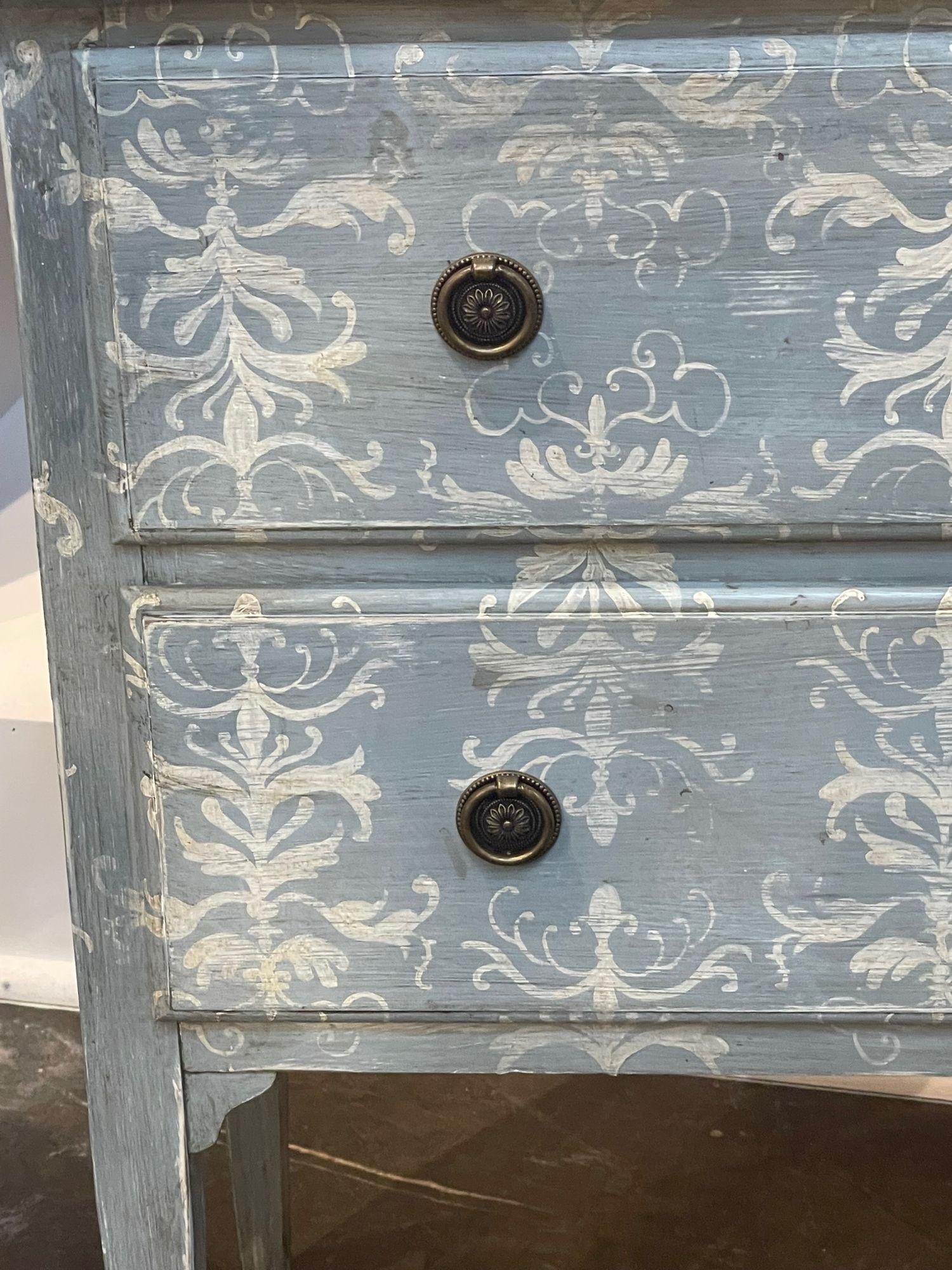 Pair of Vintage Italian Neo-Classical Hand Painted Chests In Good Condition For Sale In Dallas, TX