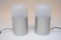 Paire de lampes de bureau italiennes vintage en verre opalin et aluminium