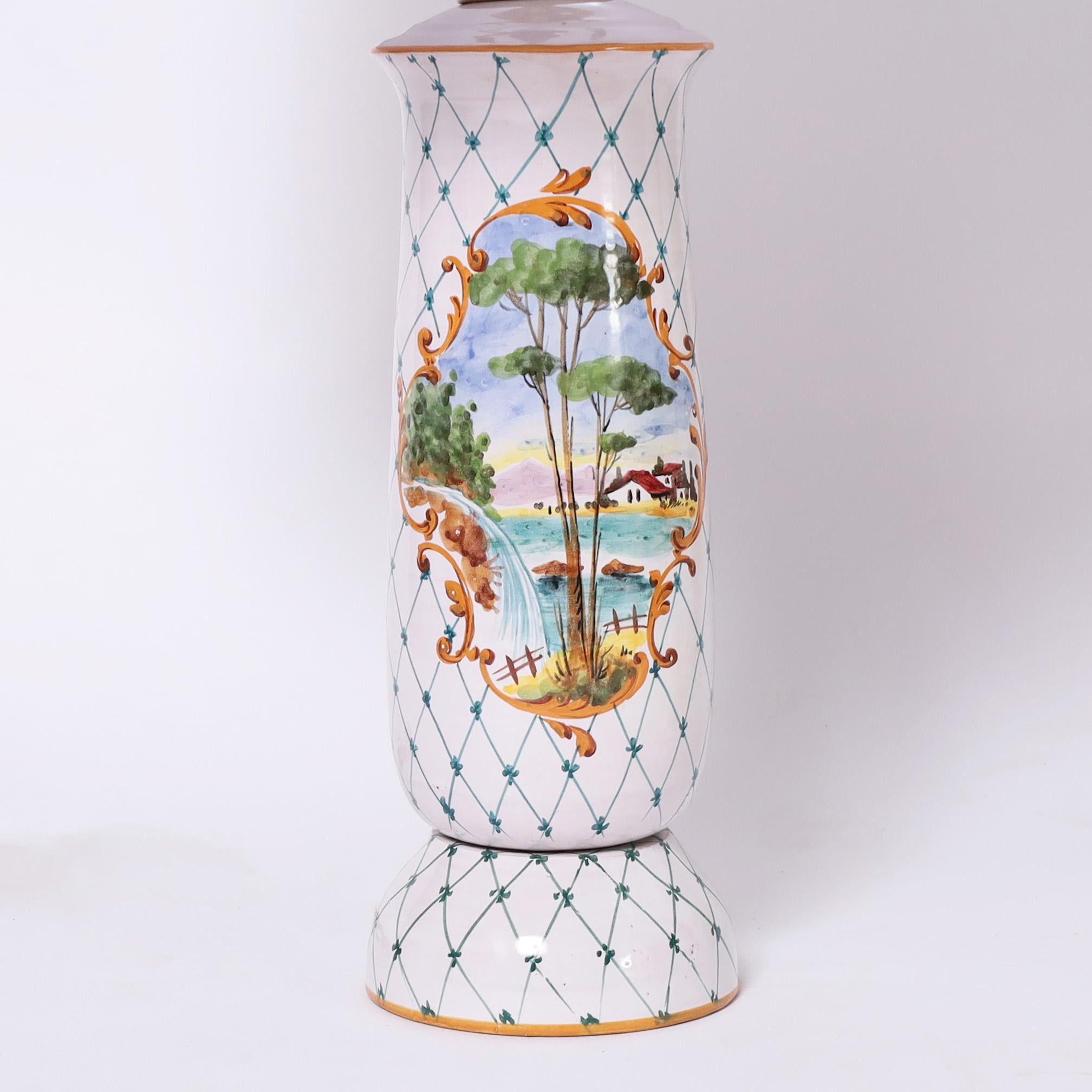 Italiano Coppia di lampade da tavolo in terracotta italiana dipinta e smaltata vintage in vendita