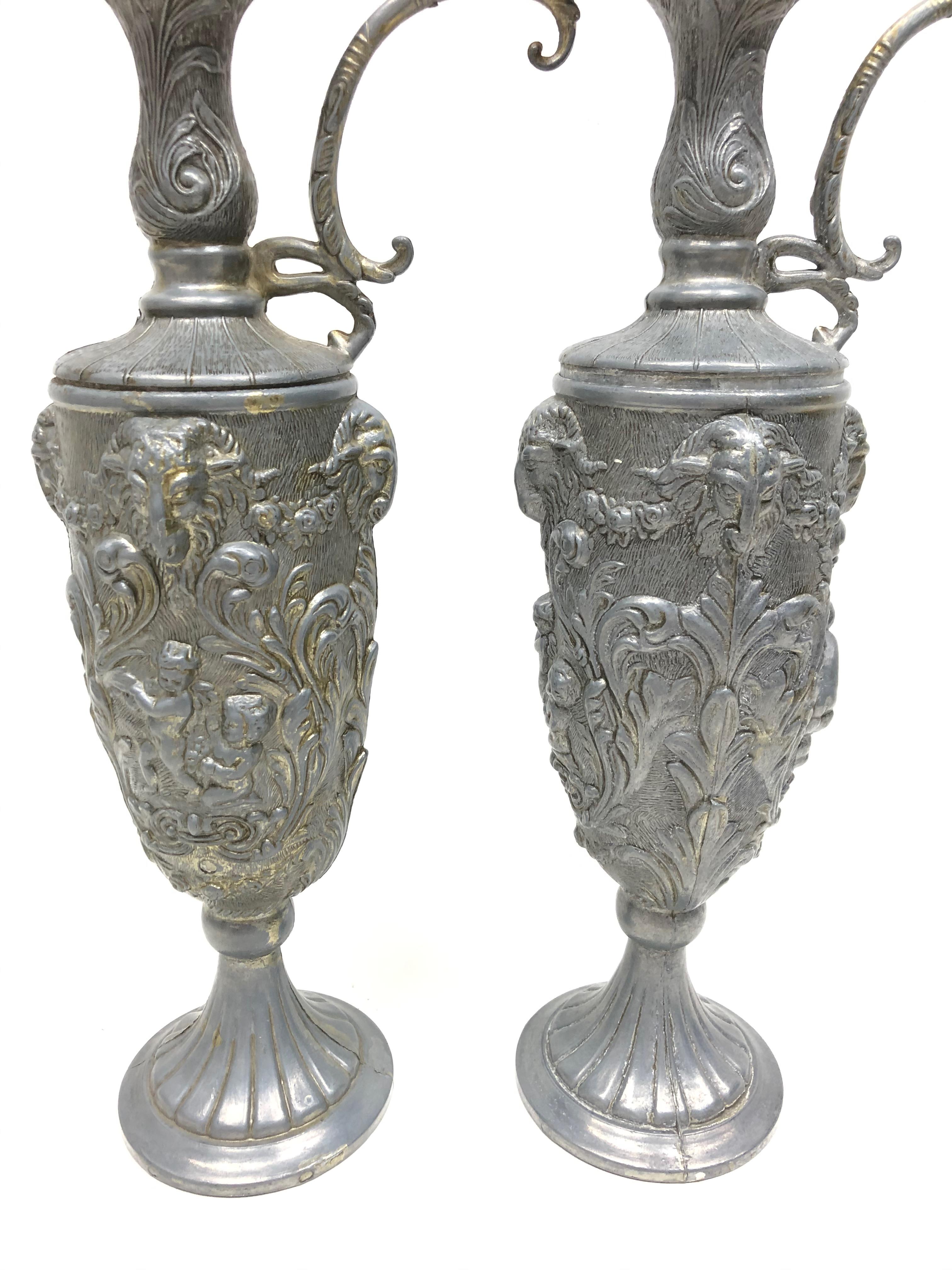 Pair of Vintage Italian Pewter Ewer with Cherub and Rams, Italy Art Nouveau In Good Condition For Sale In Nuernberg, DE