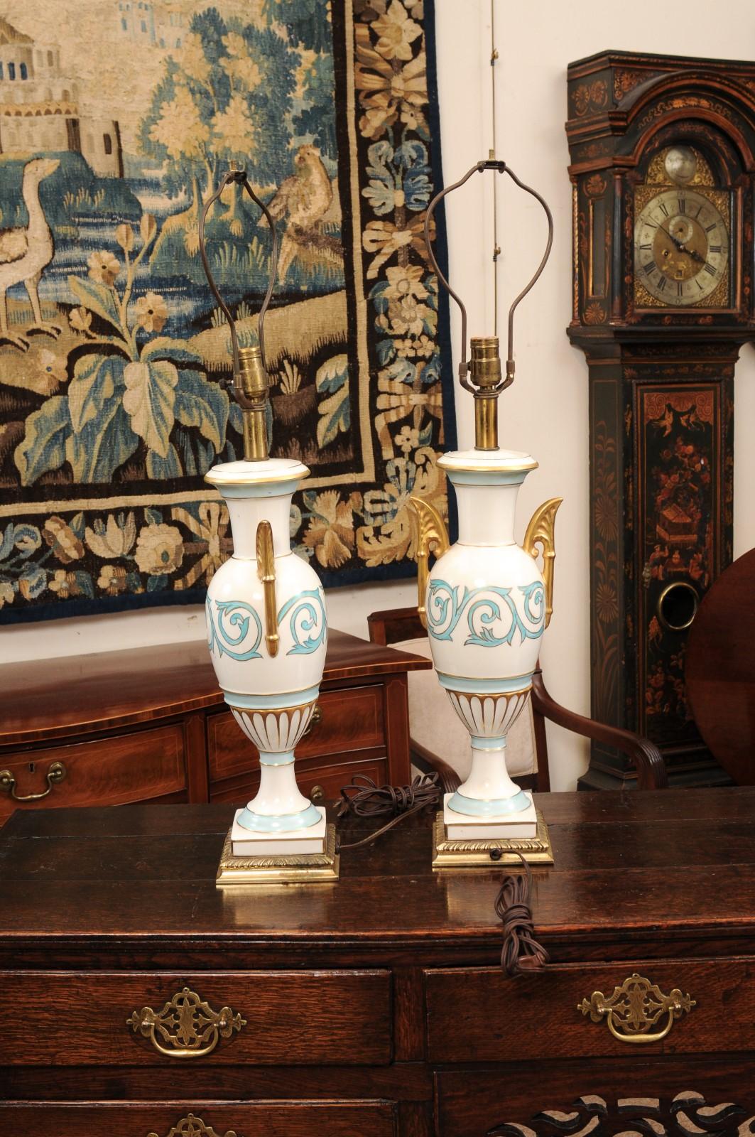 Pair of Vintage Italian Porcelain Lamps with Blue & Gilt Accents, 20th Century 10