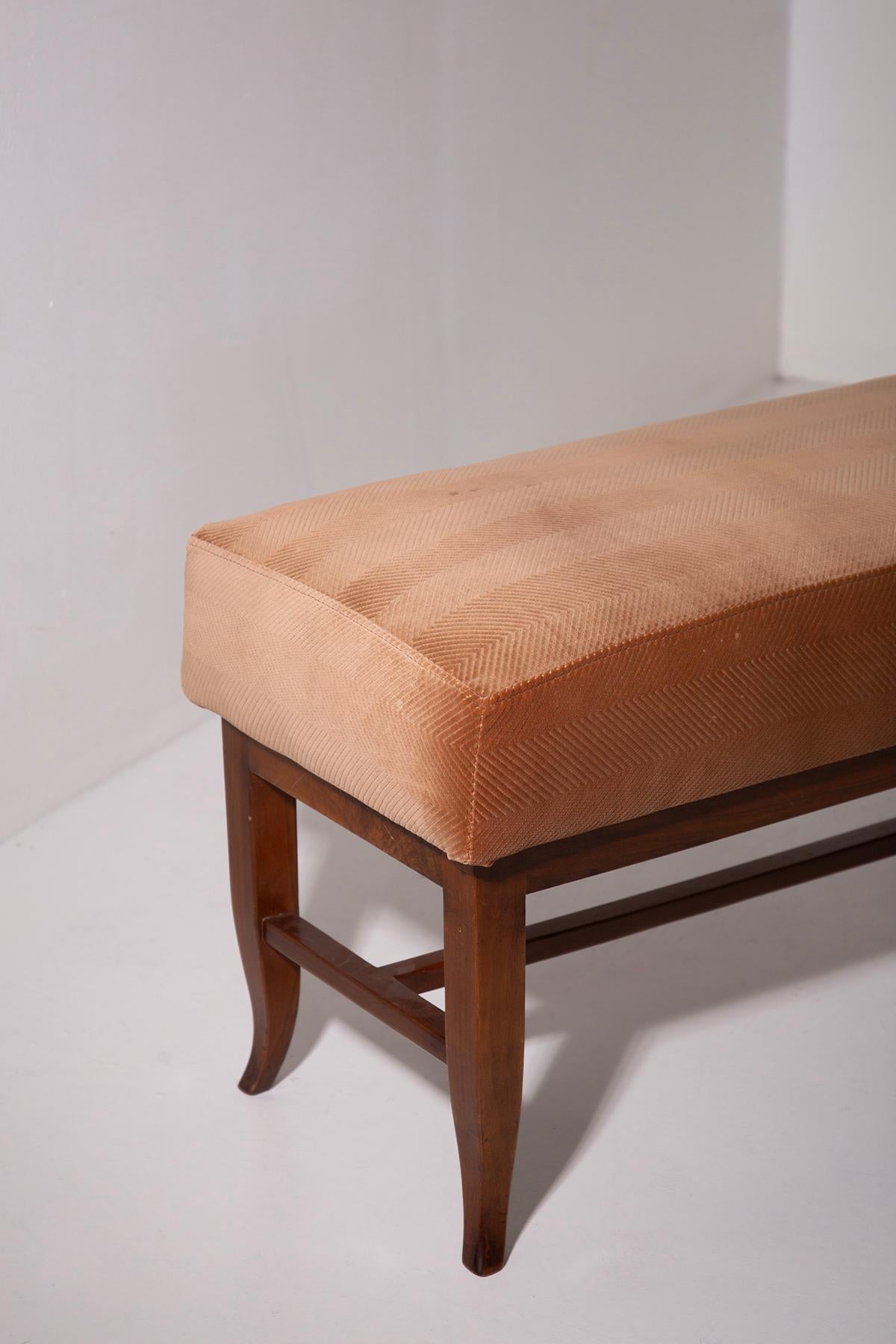 Paar italienische Hocker mit originalem Stoff aus der Zeit in orangefarbenem Samt im Angebot 4