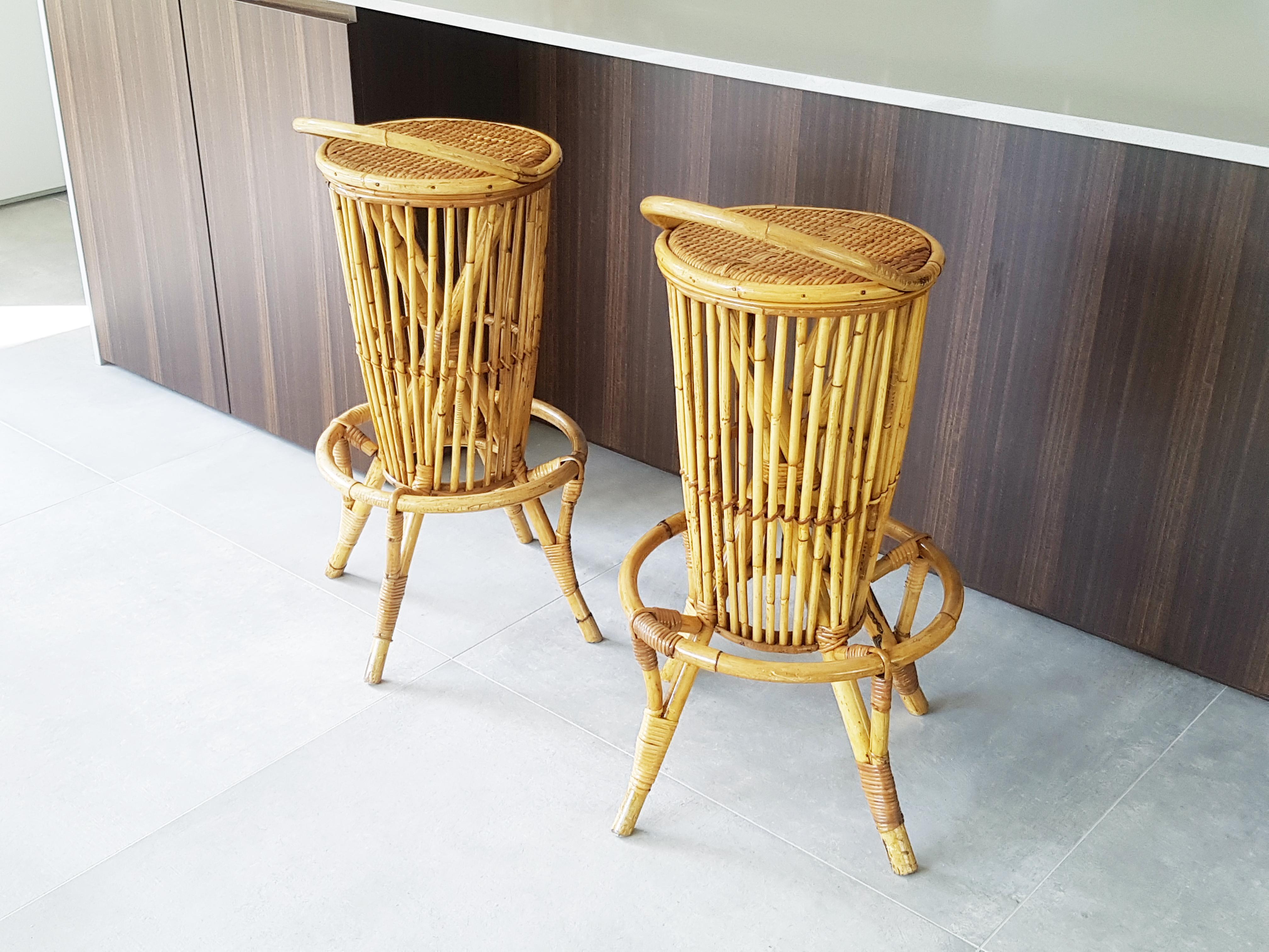 Pair of beautiful rattan bar stools produced in Italy in the 1960s. Very good condition, one low backrest has been repaired.