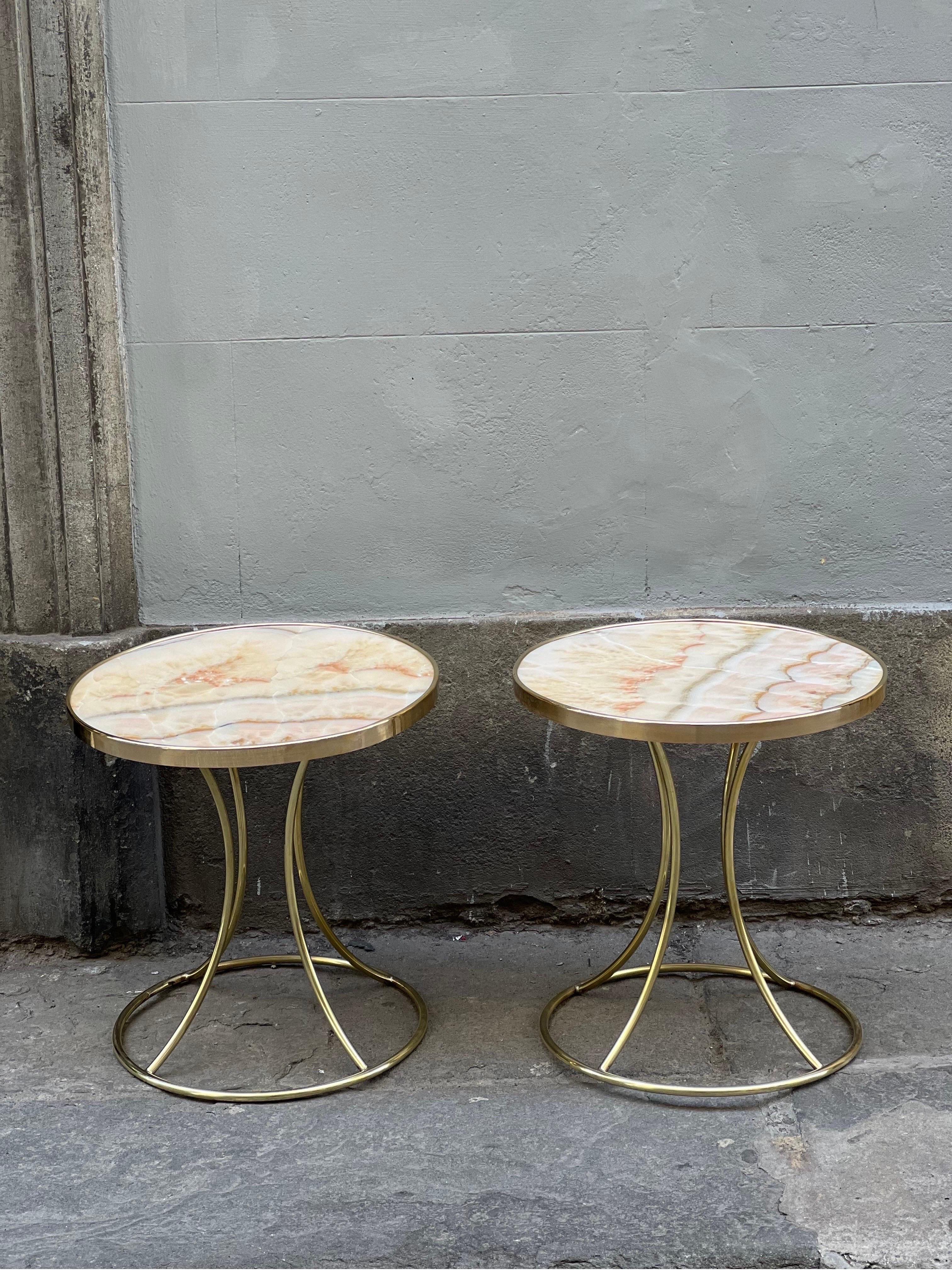 Modern Pair of Vintage Italian Round Pink Onyx and Brass Tables, 1980