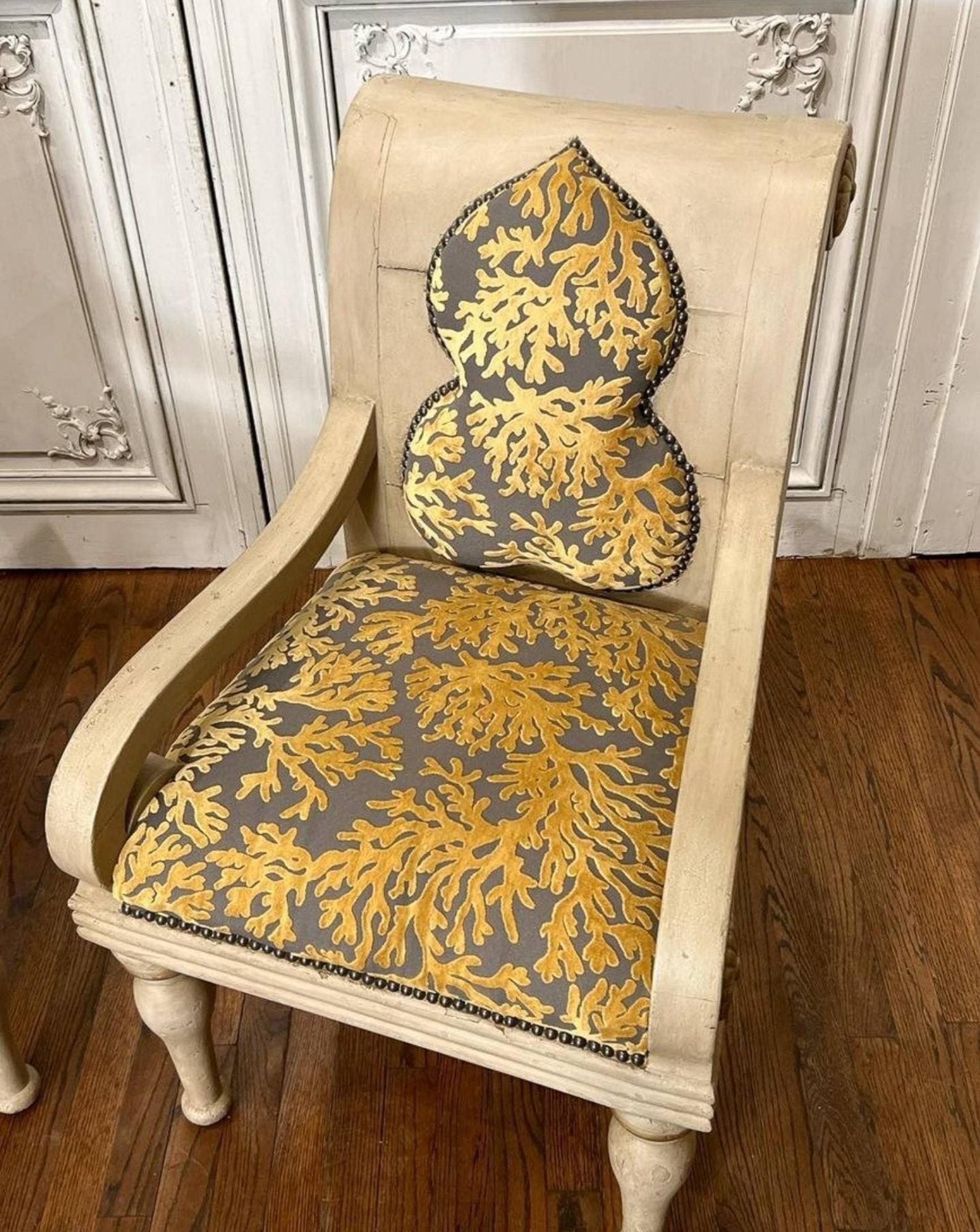 Métal  Paire de fauteuils italiens vintage à dossier en volute en vente
