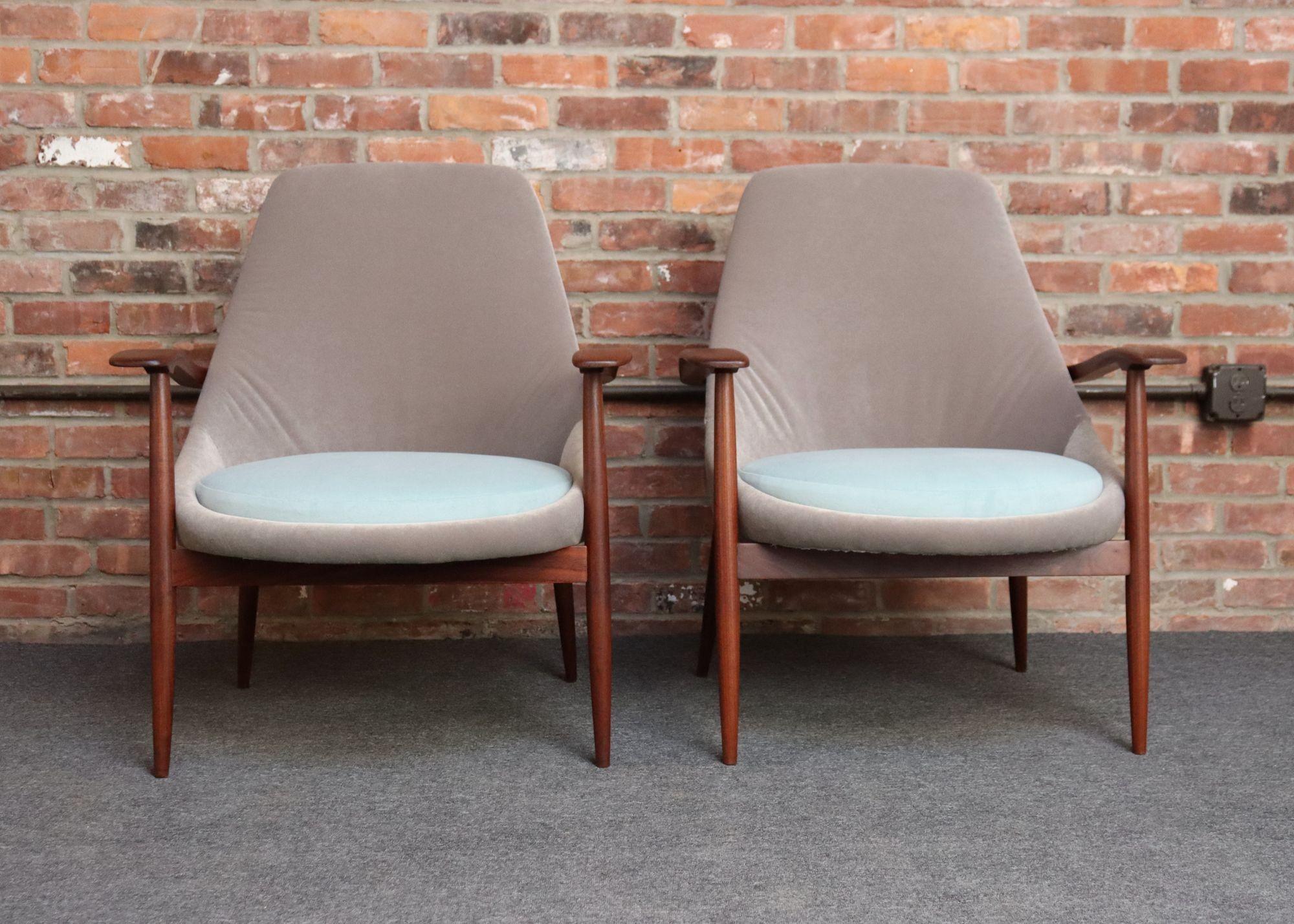 Paar italienische Sessel ohne Armlehne im Vintage-Stil aus Nussbaum und Mohair von Fratelli Marelli (Moderne der Mitte des Jahrhunderts) im Angebot